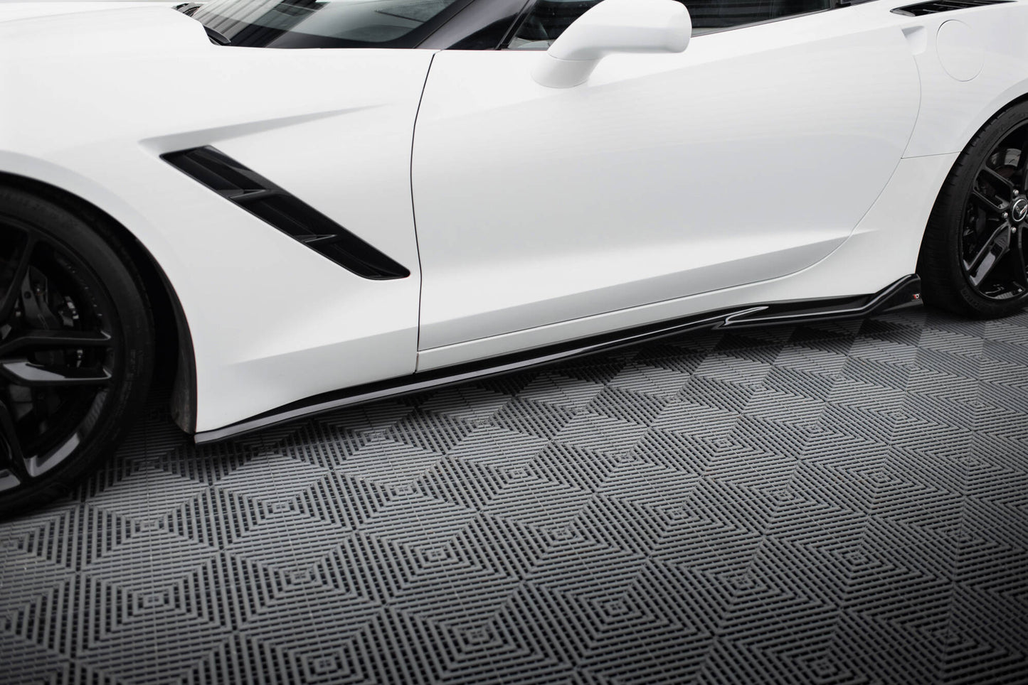 Side skirts diffusers v.2 chevrolet corvette stingray c7