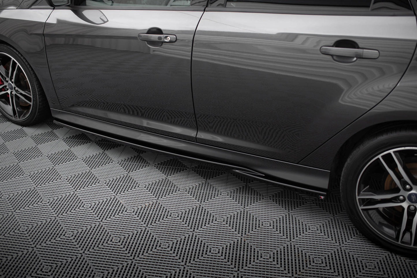 Side skirts diffusers v.2 ford focus st mk3