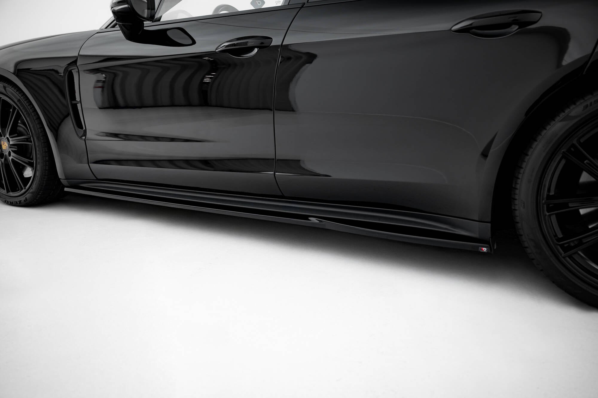 Side skirts diffusers v.2 porsche panamera turbo s e-hybrid / panamera e-hybrid 971