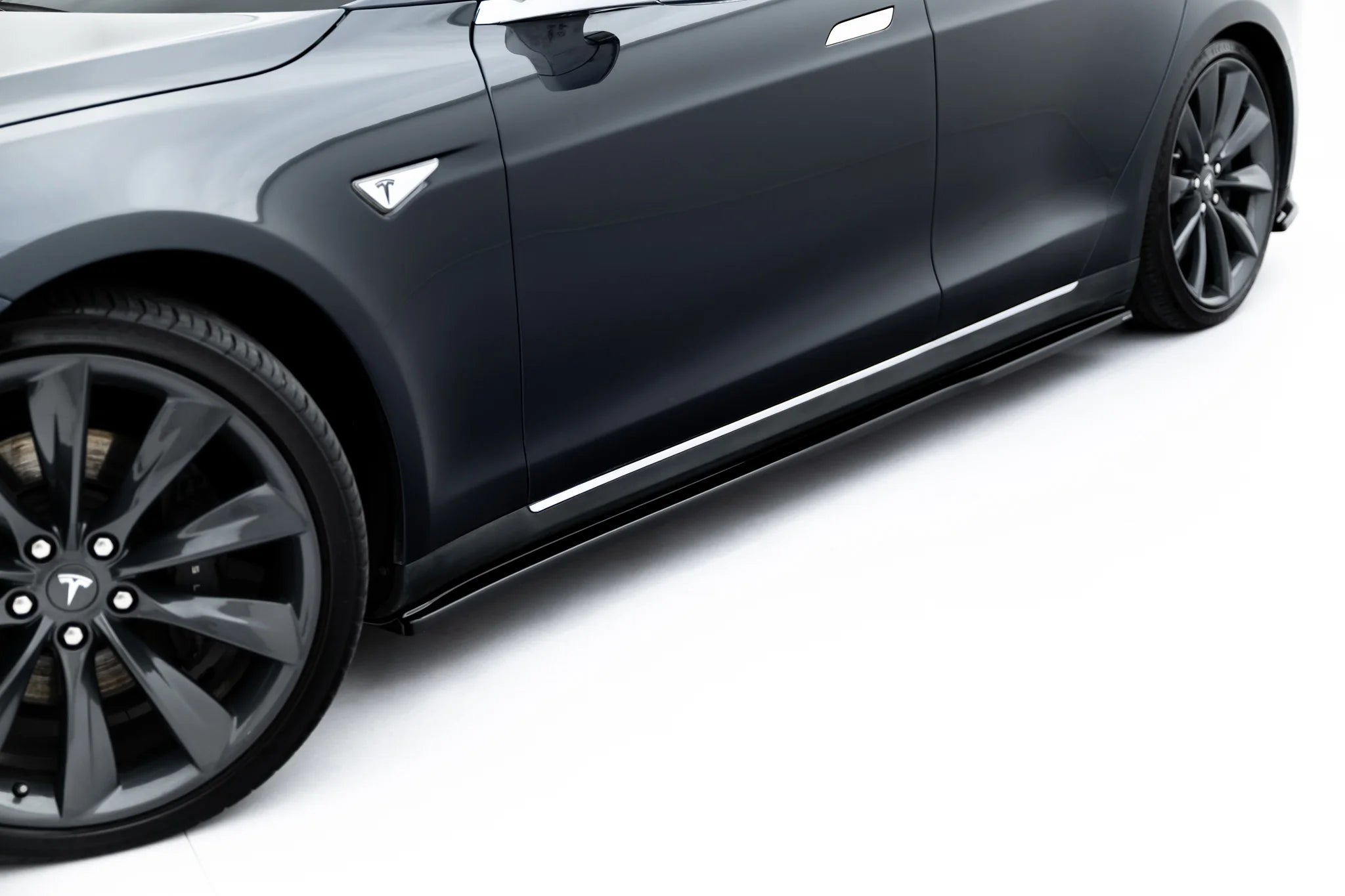 Side skirts diffusers v.2 tesla model s mk1