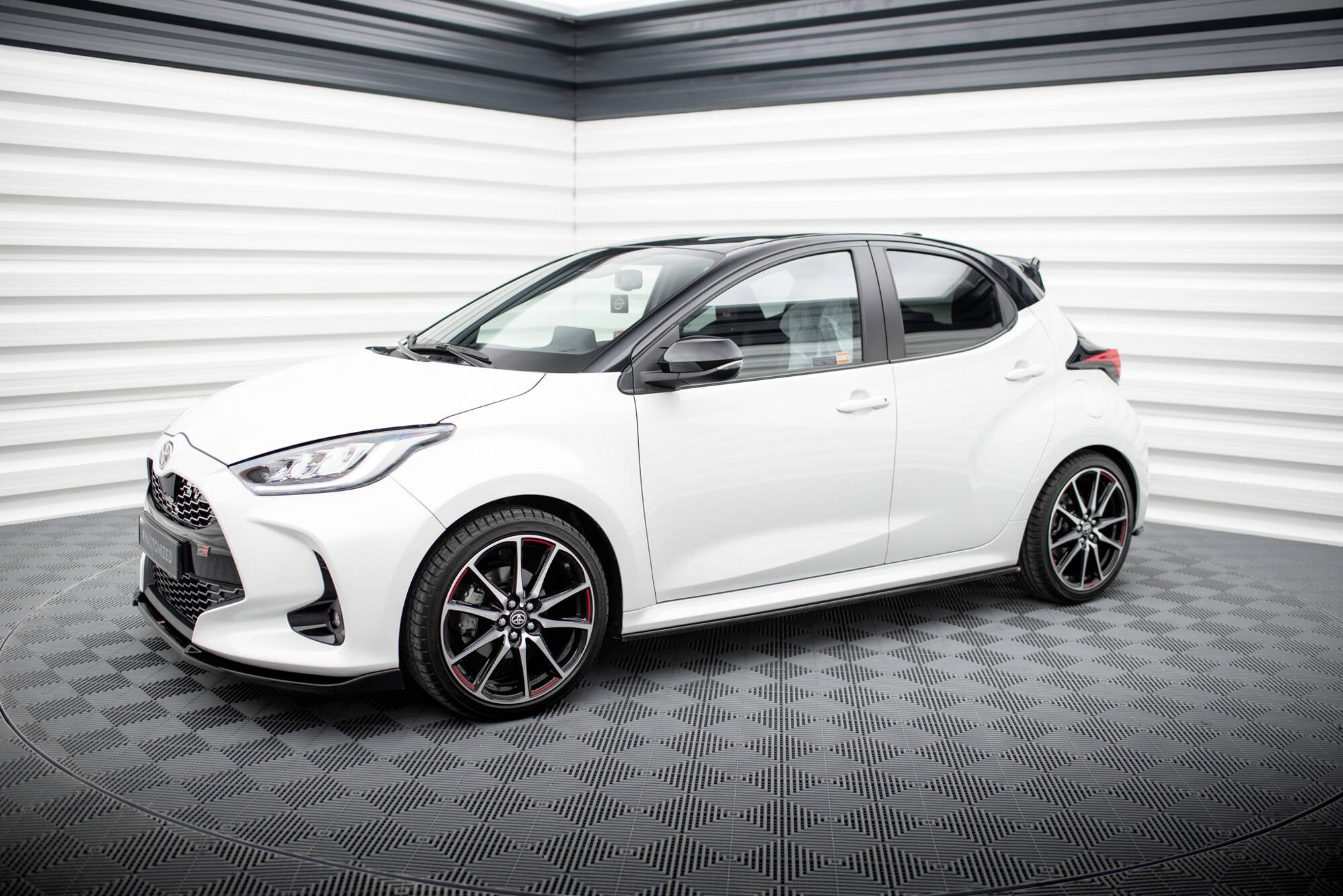 Sivuhameet hajottimet v.2 toyota yaris mk4