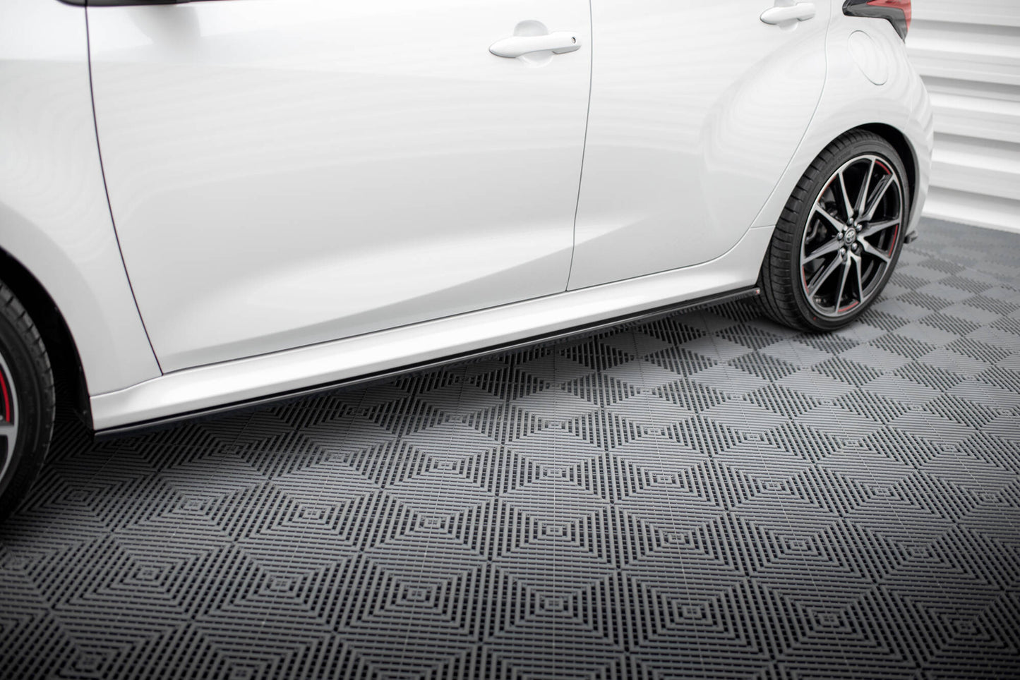 Side skirts diffusers v.2 toyota yaris mk4