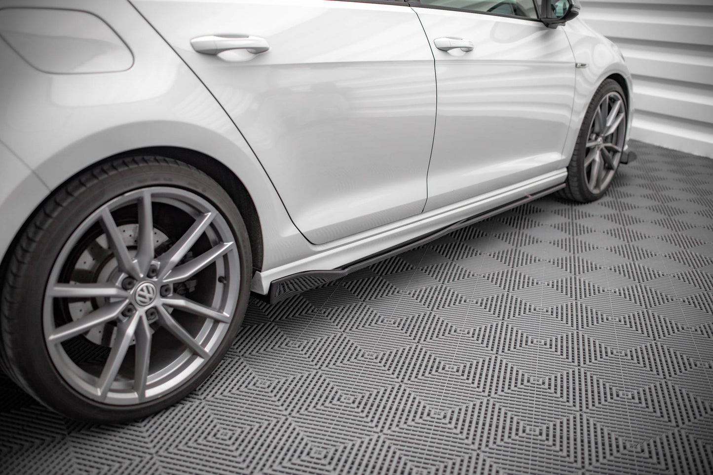 Side skirts diffusers v.2 volkswagen golf r / r-line mk7