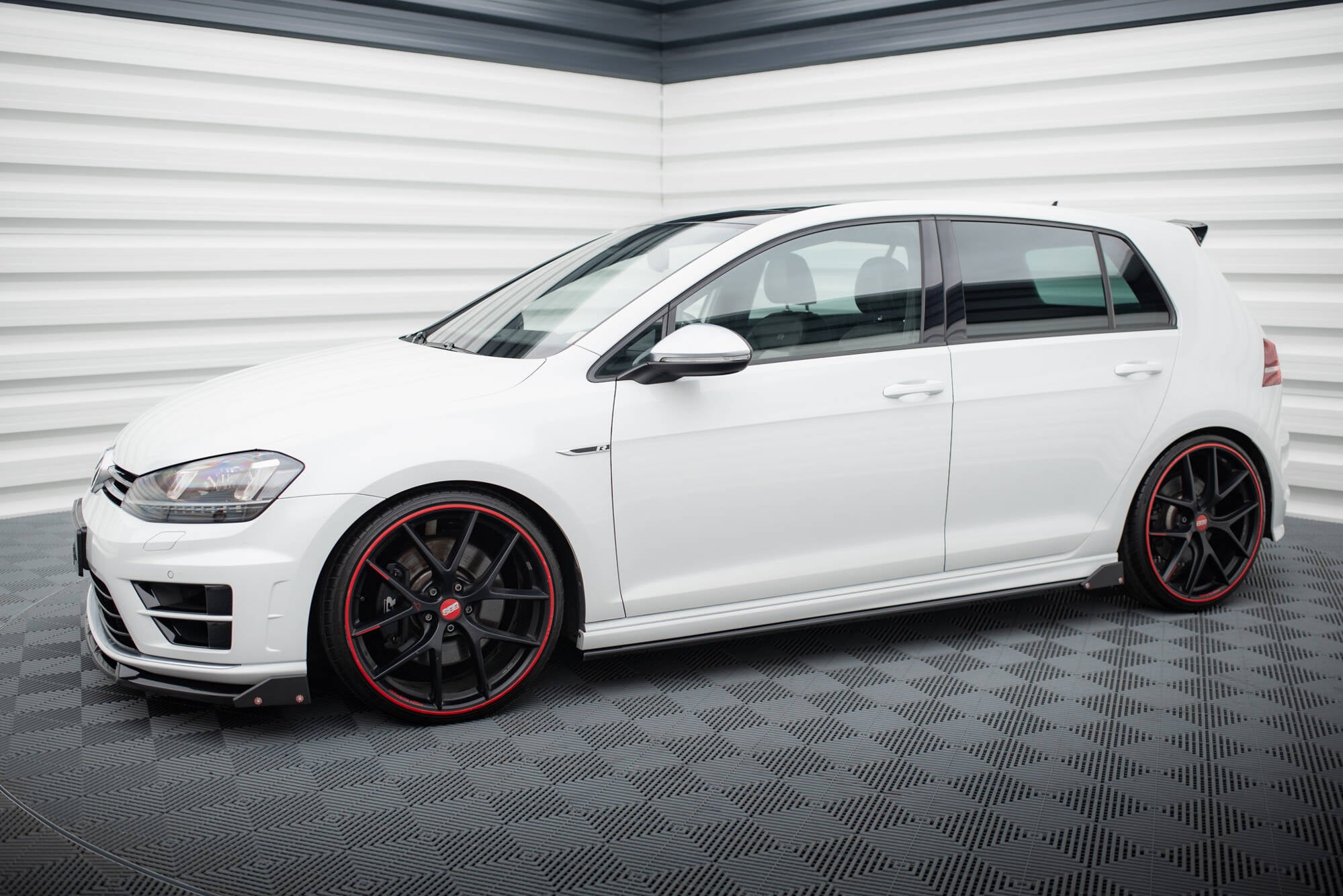 Sivuhameet hajottimet V.3 + läpät Volkswagen Golf R / R-Line MK7