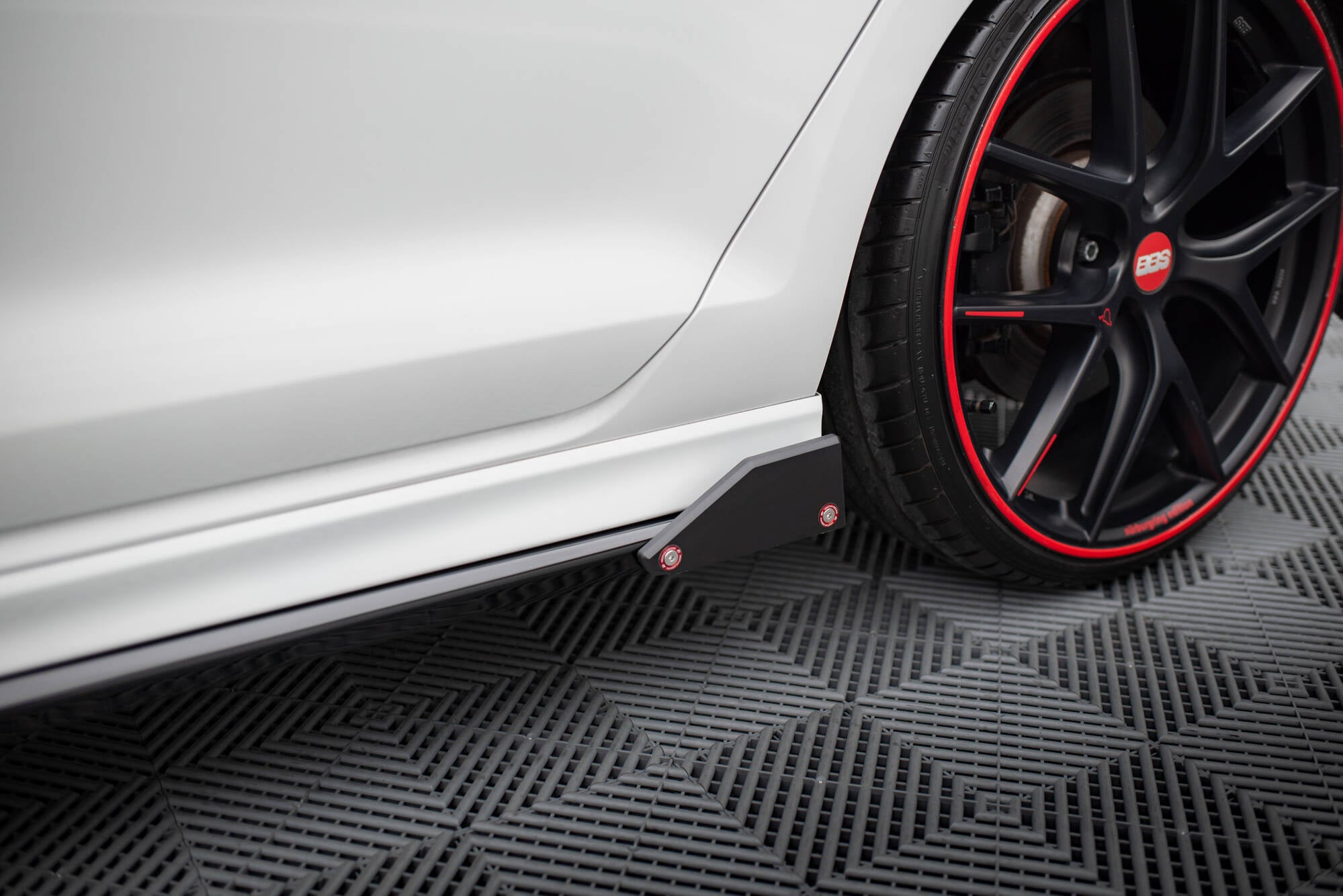 Sivuhameet hajottimet V.3 + läpät Volkswagen Golf R / R-Line MK7