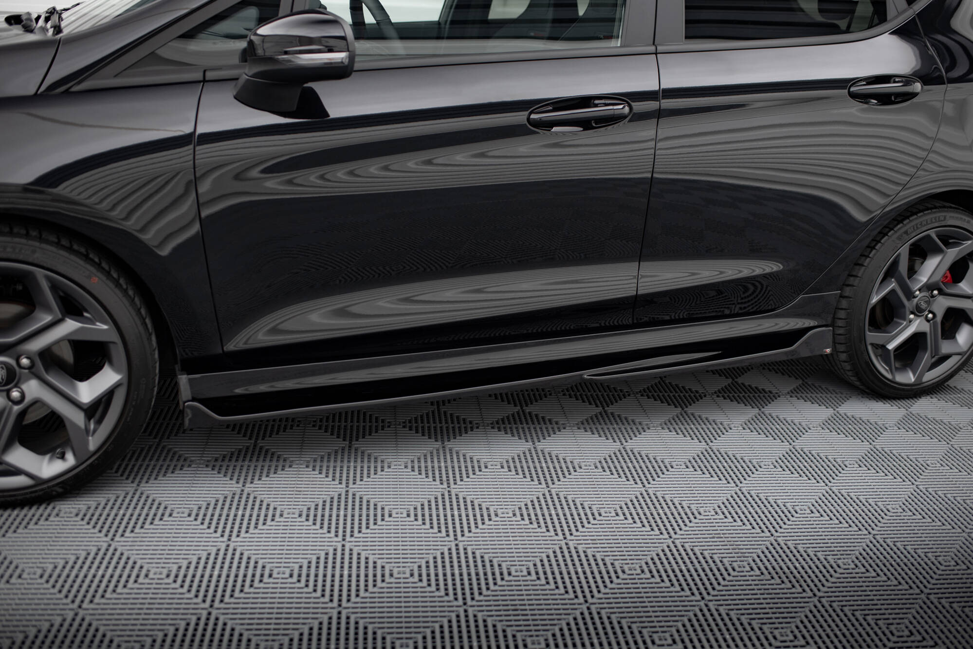 Sivuhameet hajottimet v.4 ford fiesta mk8 st / st-linja