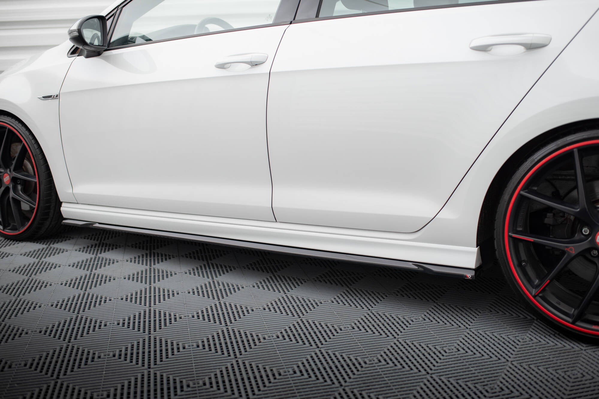 Sivuhameet hajottimet V.4 Volkswagen Golf R / R-Line MK7