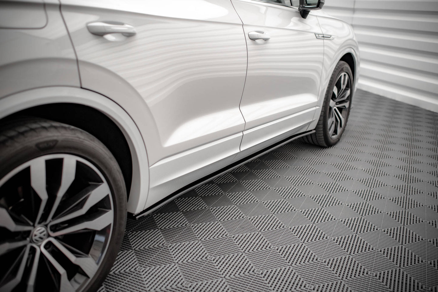 Side skirts diffusers volkswagen touareg r-line mk3