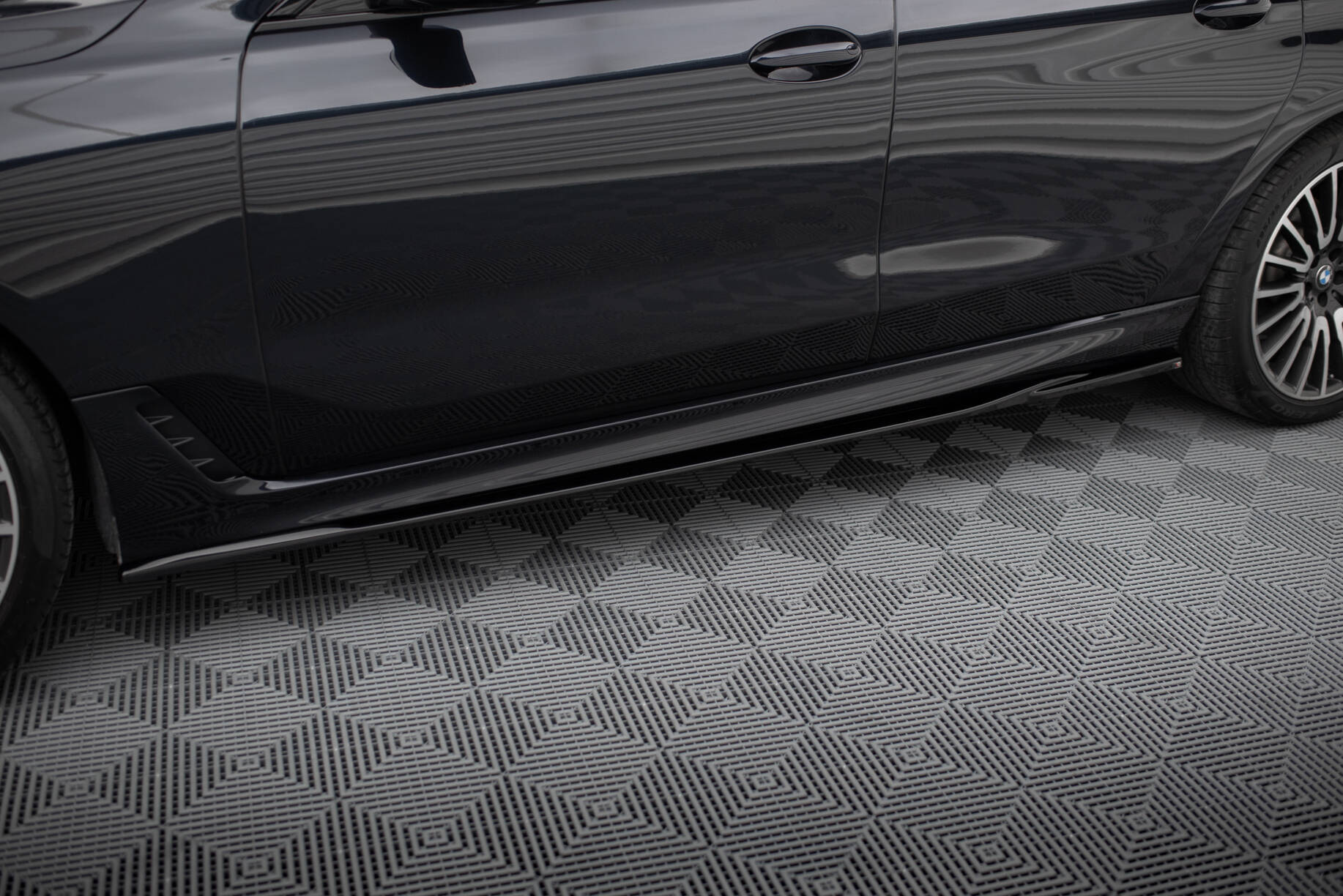 Sivuhameiden hajottimet BMW 6 GT G32 M -pakkaukselle