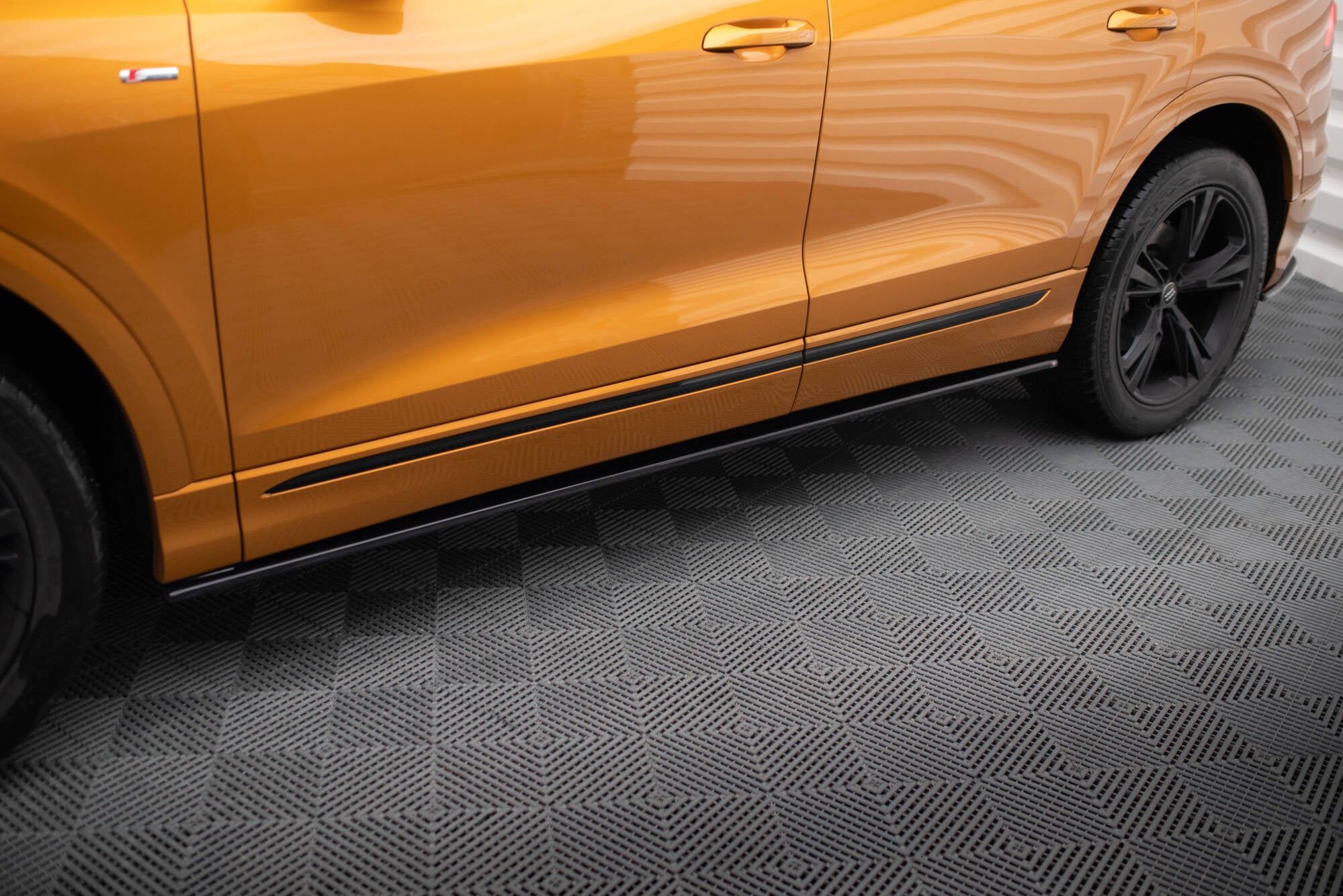 Side skirts diffusers  v.1 audi q8 / q8 s-line / sq8 mk1 / mk1 facelift