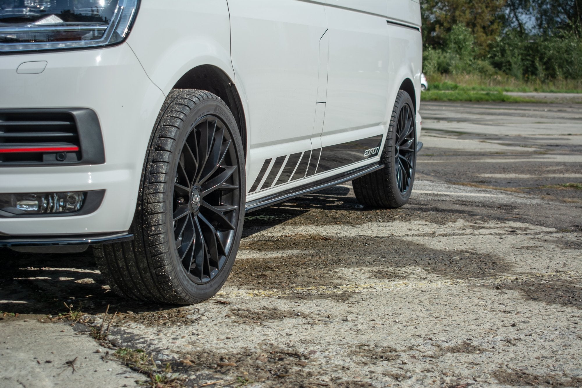 Side skirts diffusers volkswagen t6