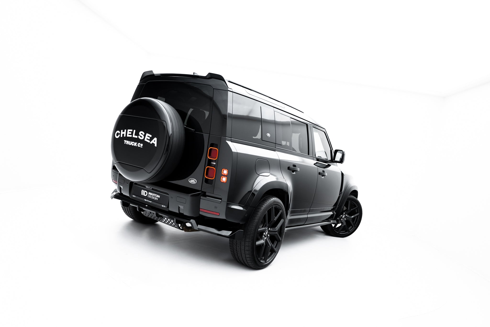 Spoilerin kansi Land Rover Defender mk4:ään