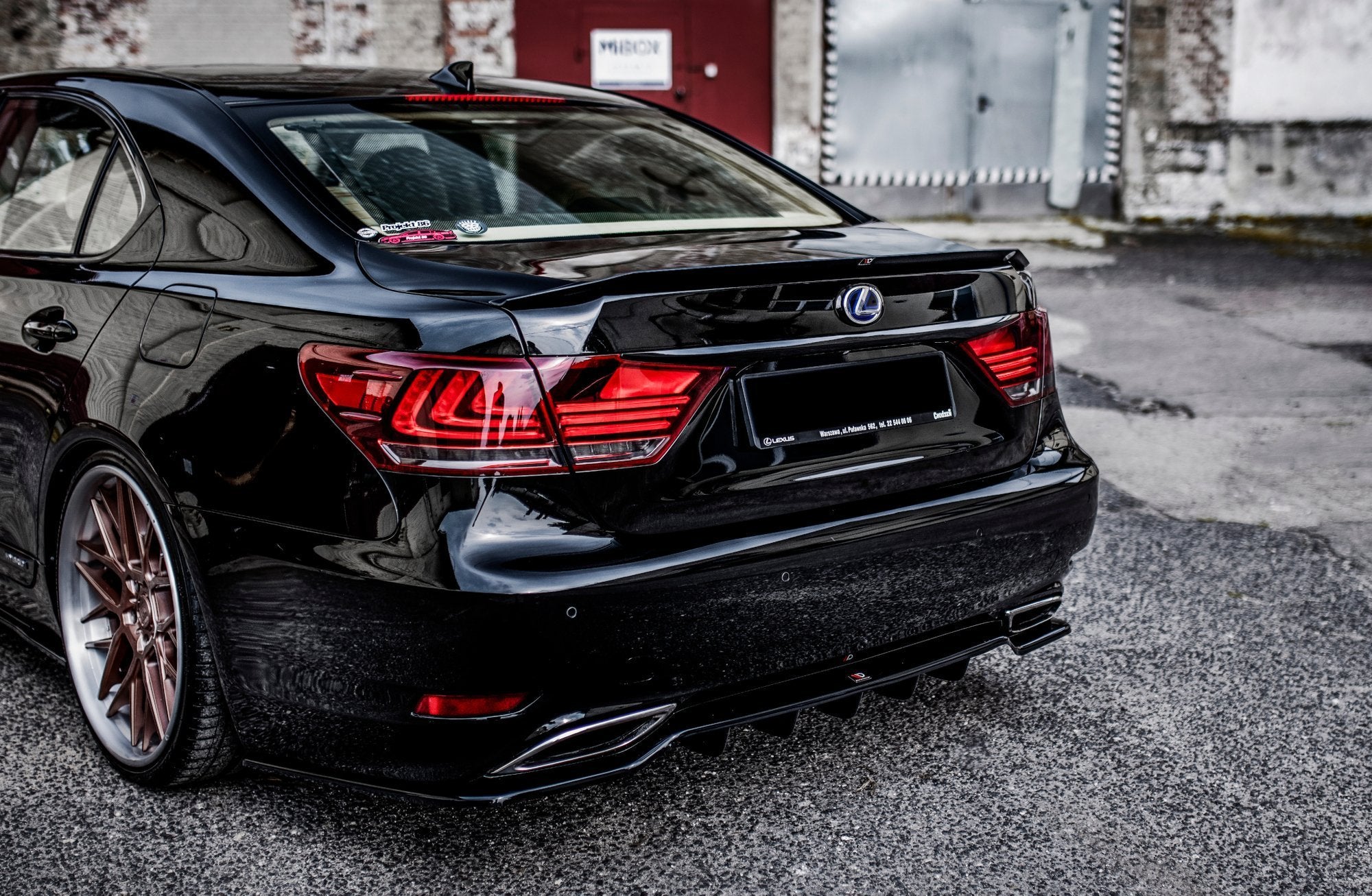 Spoiler Cap Lexus LS MK4 Facelift