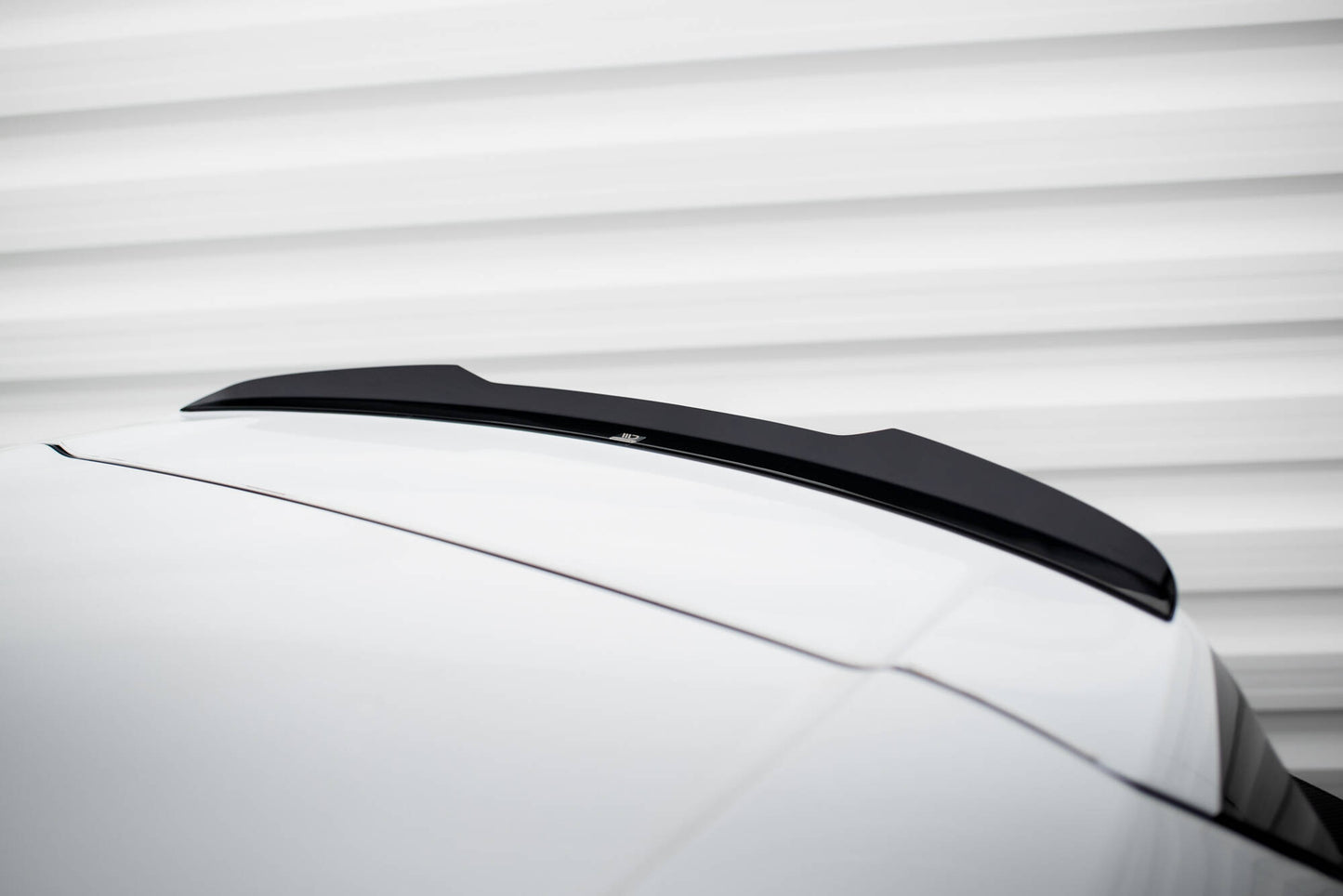Spoiler cap rolls royce cullinan