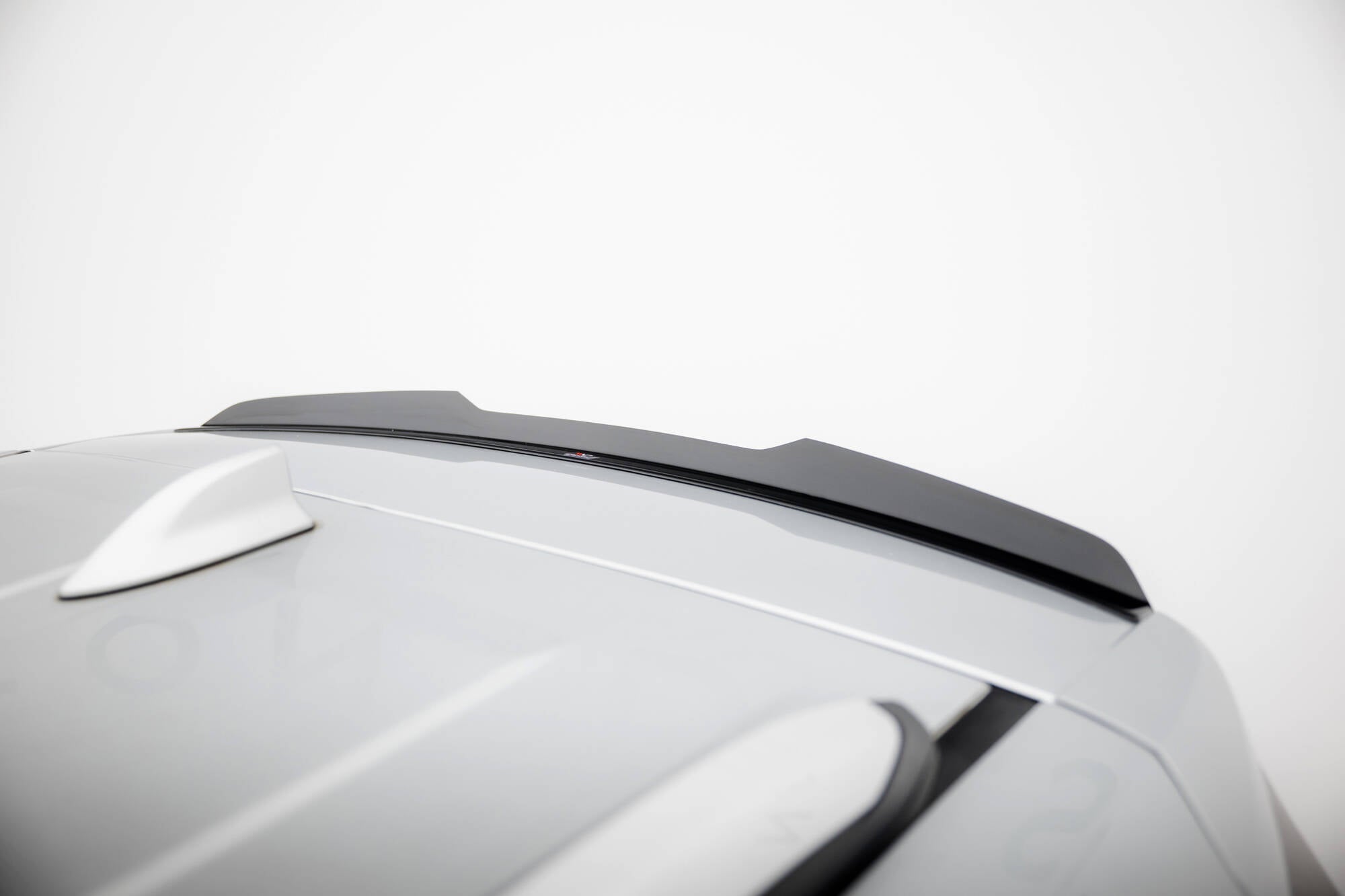 Spoiler cap toyota sienna mk4