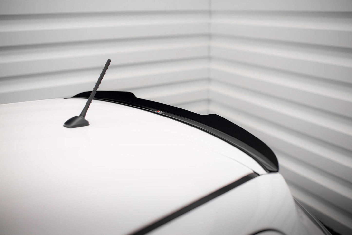 Spoiler cap toyota yaris mk3 facelift