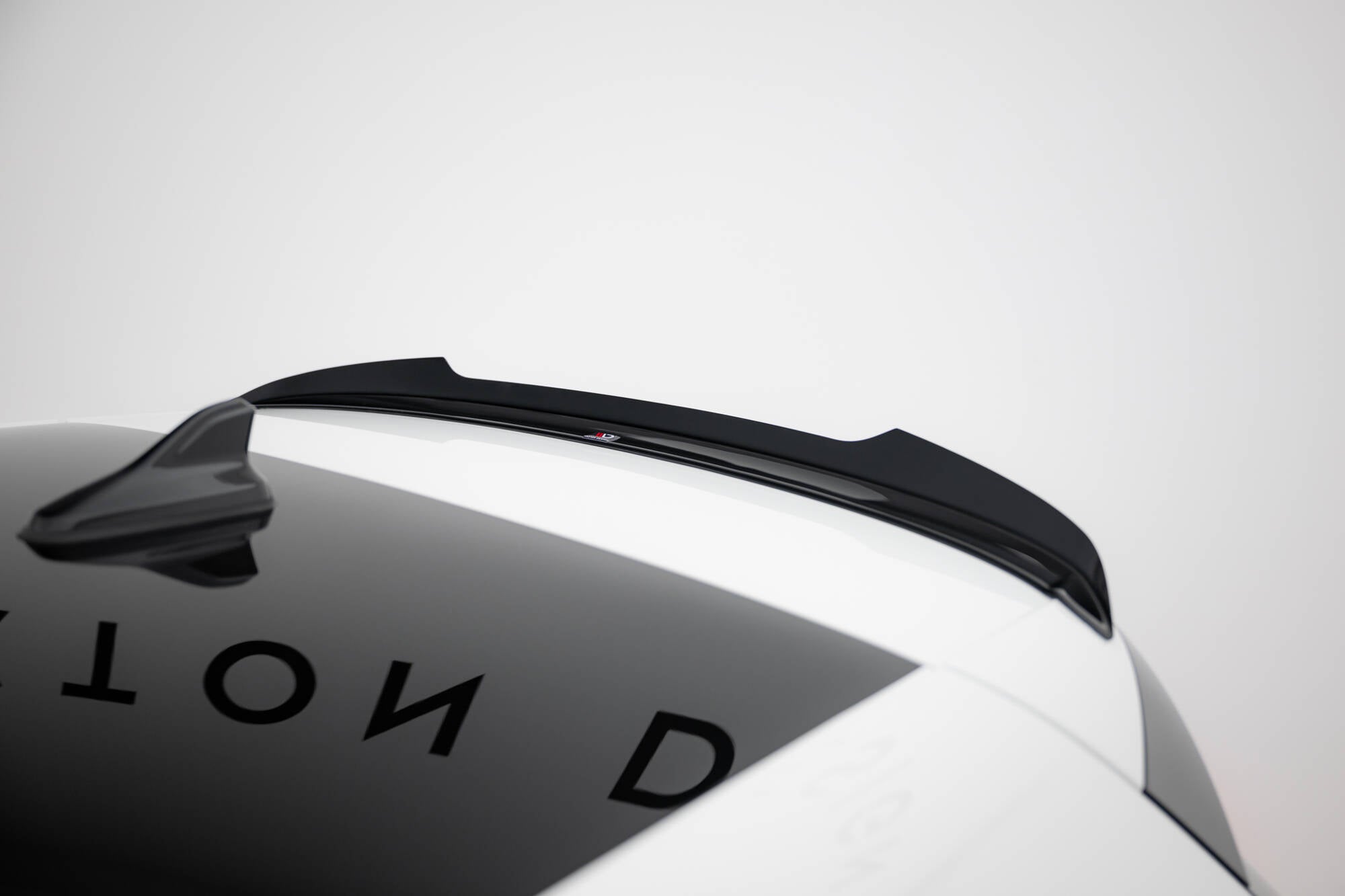 Spoiler cap v.1 volkswagen golf gti / gte / gtd / r-line / r mk8