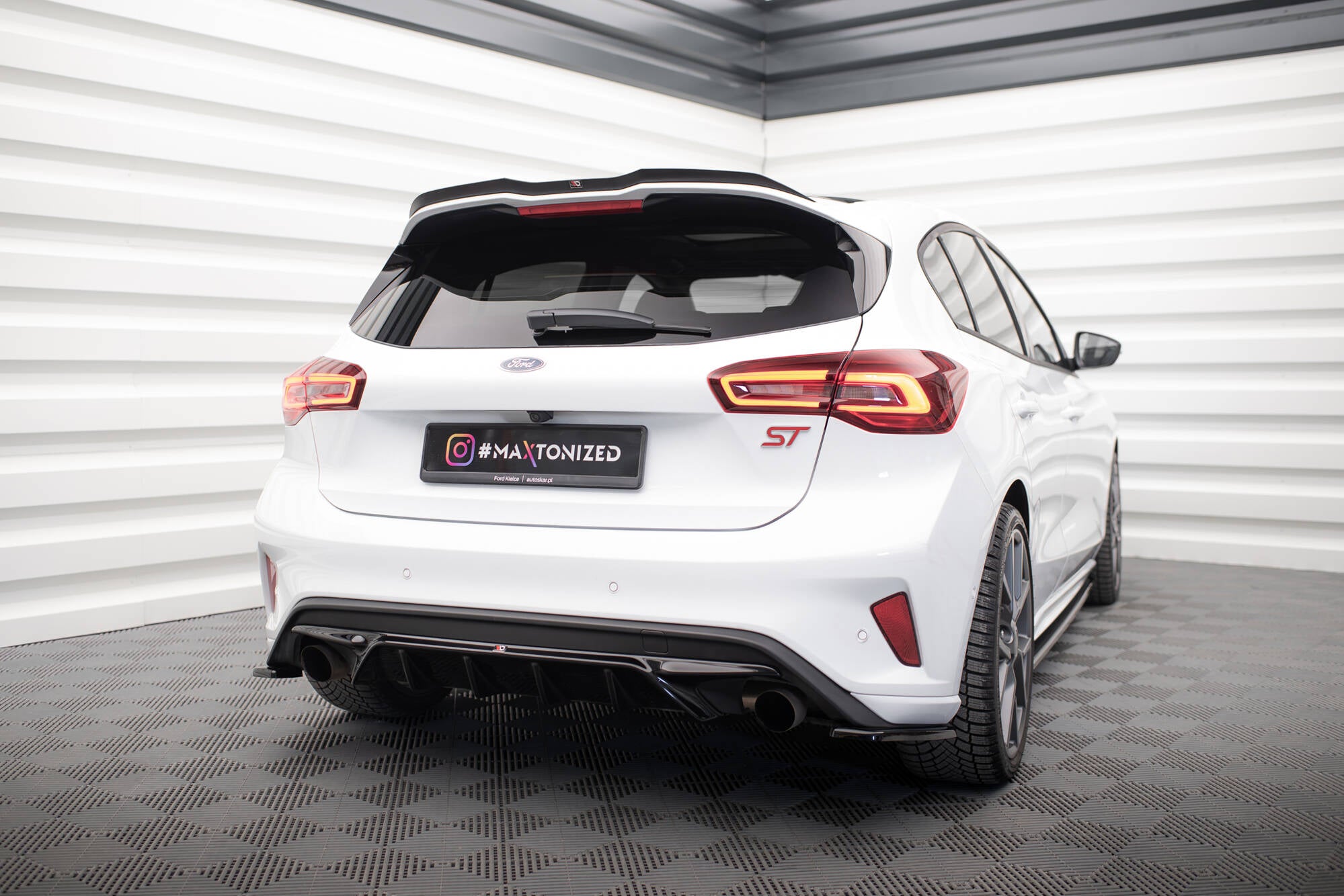 Spoilerin korkki v.2 Ford Focust Hatchback St Mk4