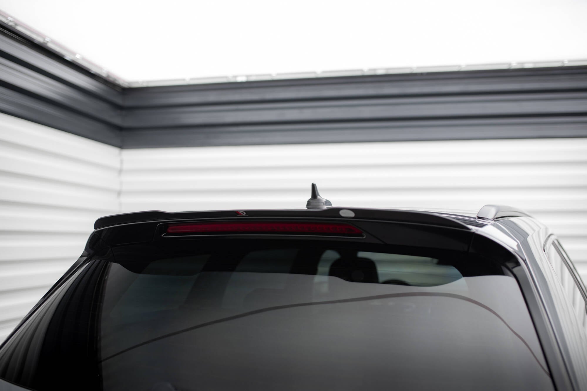Spoileri Cap Volkswagen Passat R-linja B8