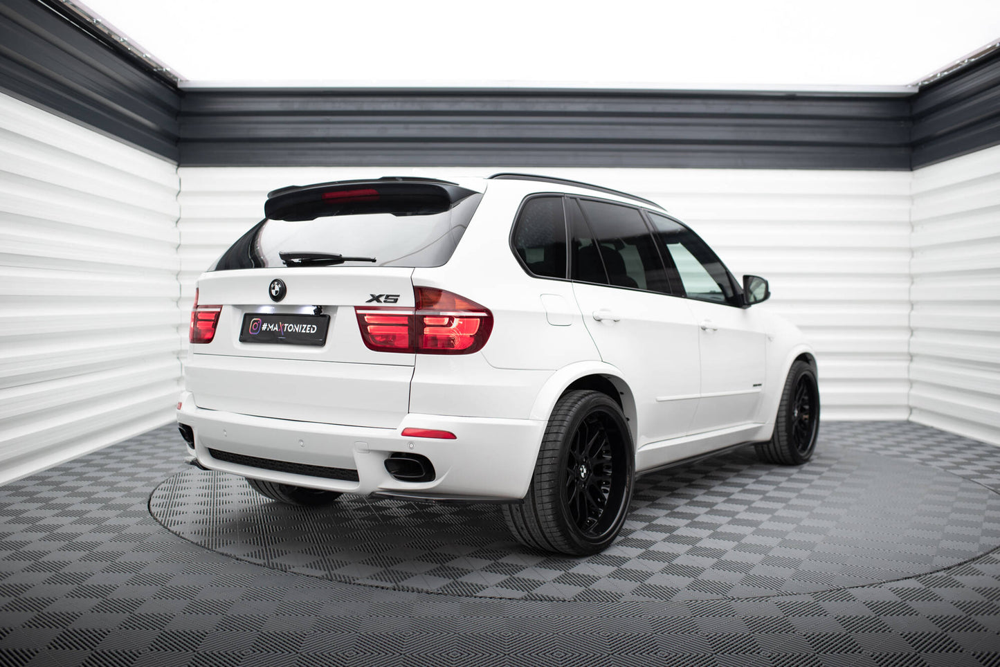 Spoiler cap for bmw x5 e70 facelift m-pack