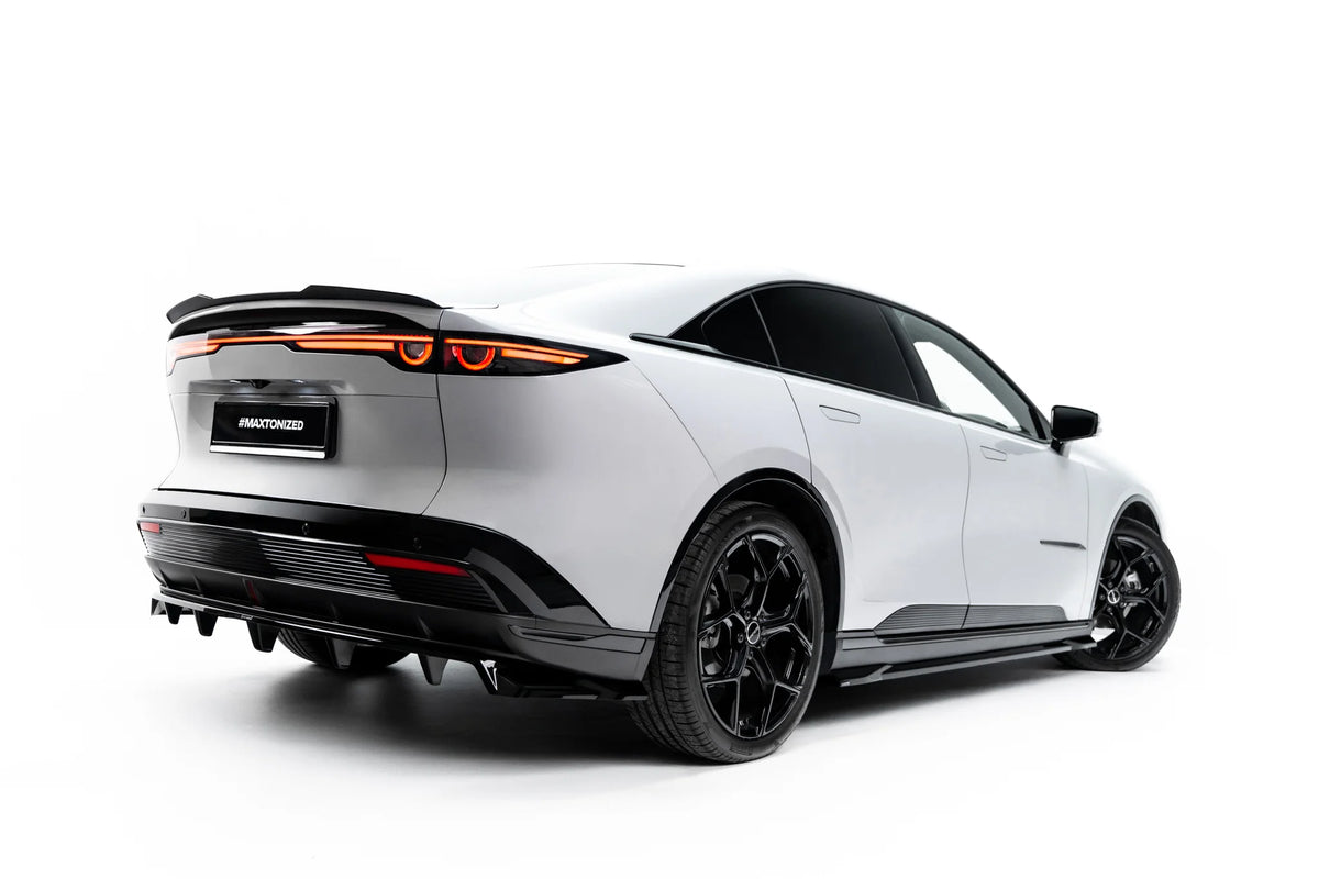 Spoiler cap suitable for mazda 6e mk1