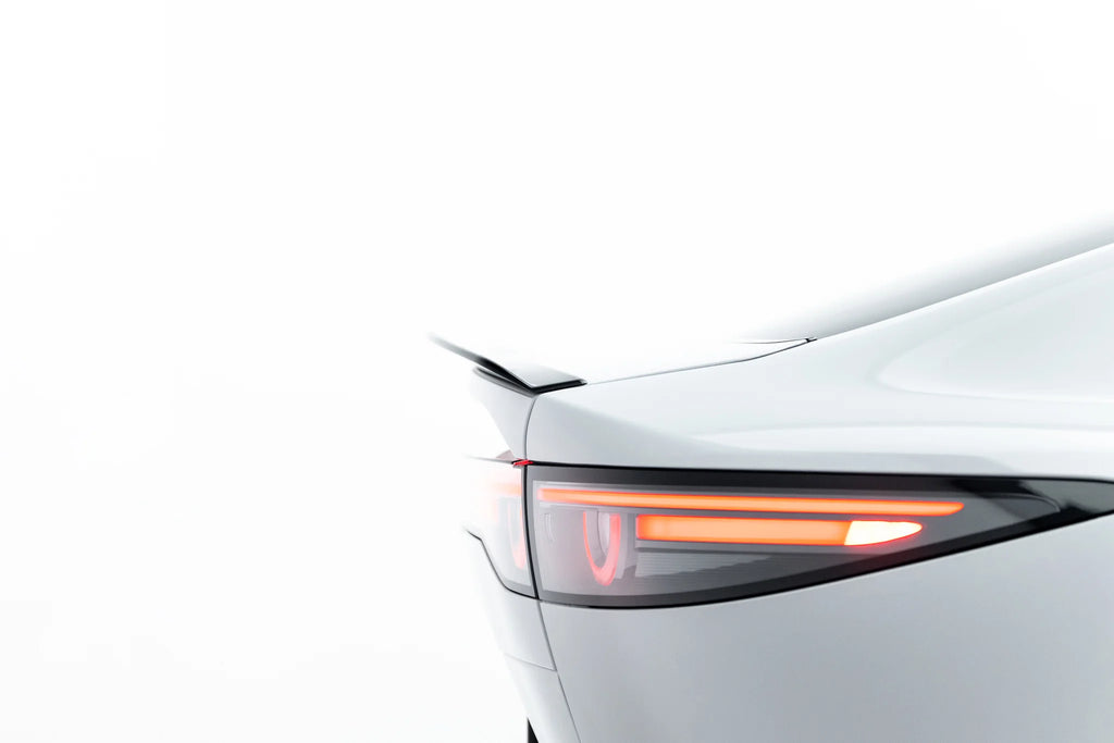 Spoiler cap suitable for mazda 6e mk1