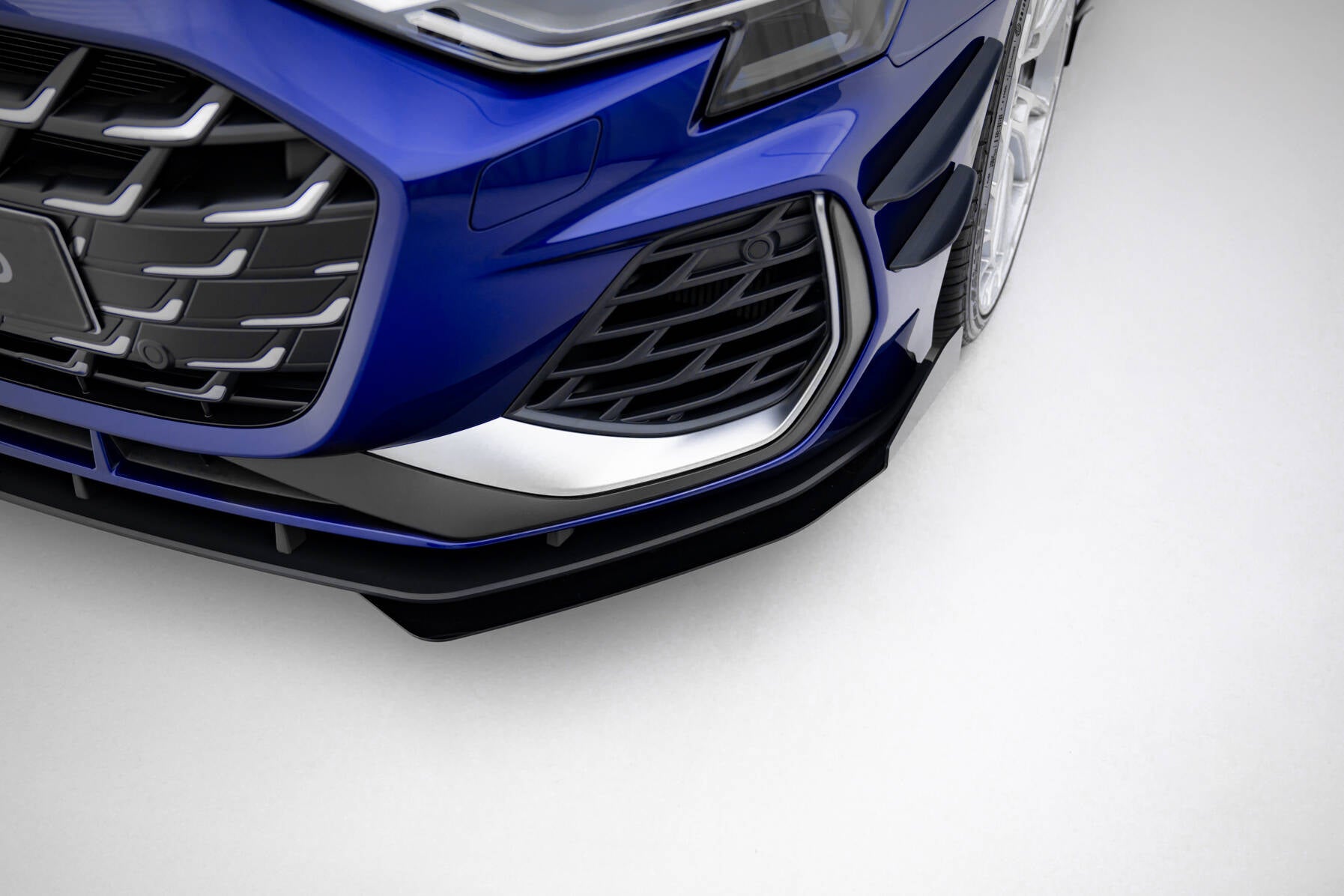 Street Pro Front Splitter + flapper Audi A3 S-Line sedan / S3 siden 8y ansigtsløftning