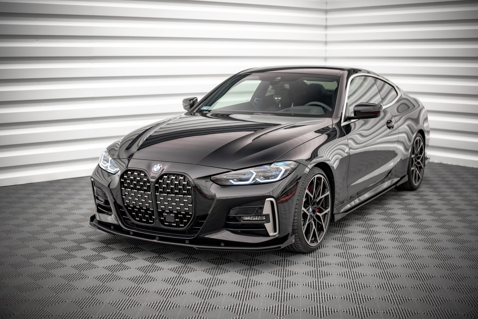 Street Pro Front Splits + flapper BMW 4 M-Pack / M440i G22 / G23 / G22 Facelift / G23 Facelift