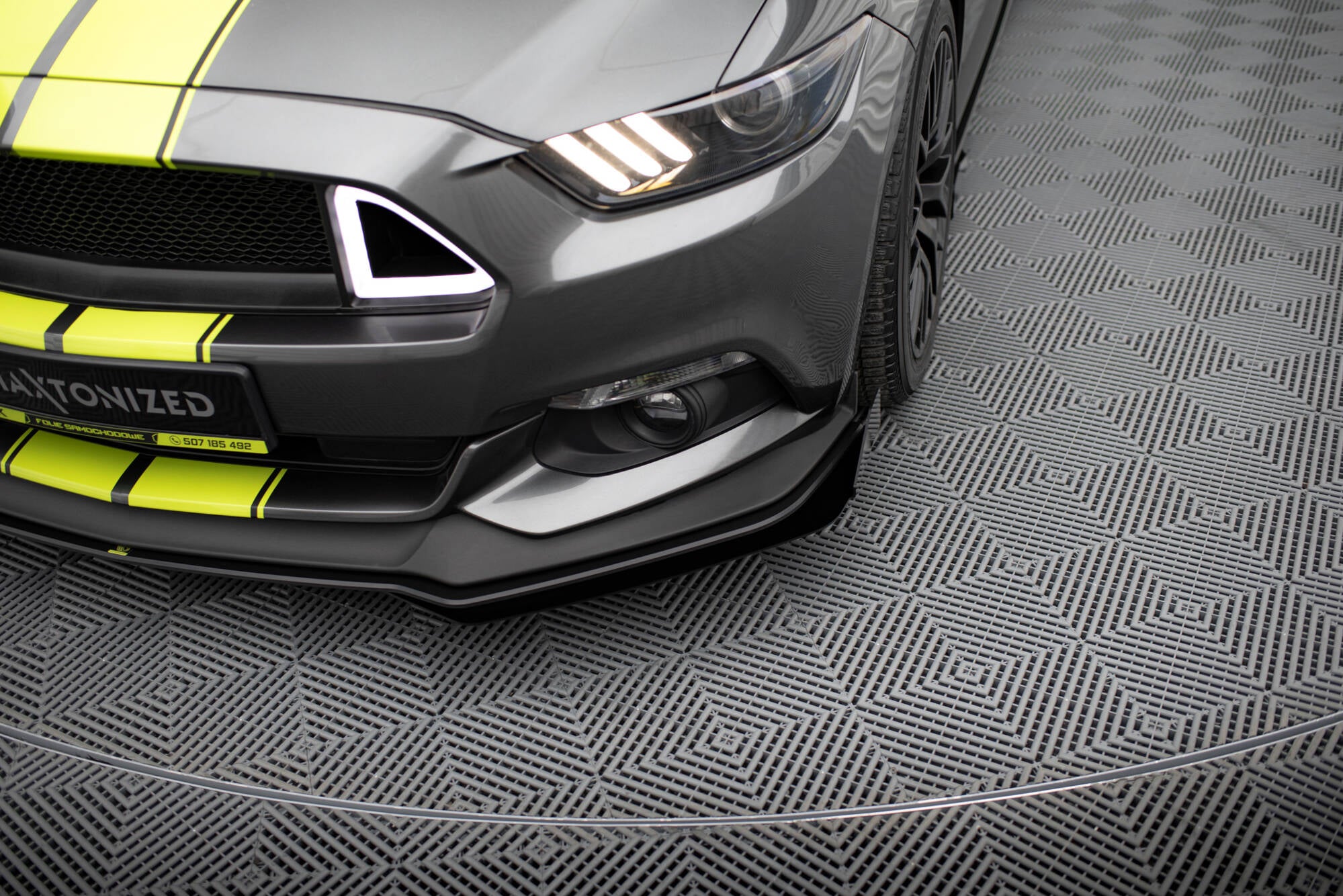 Street Pro Front Splits + Flaps Ford Mustang GT MK6