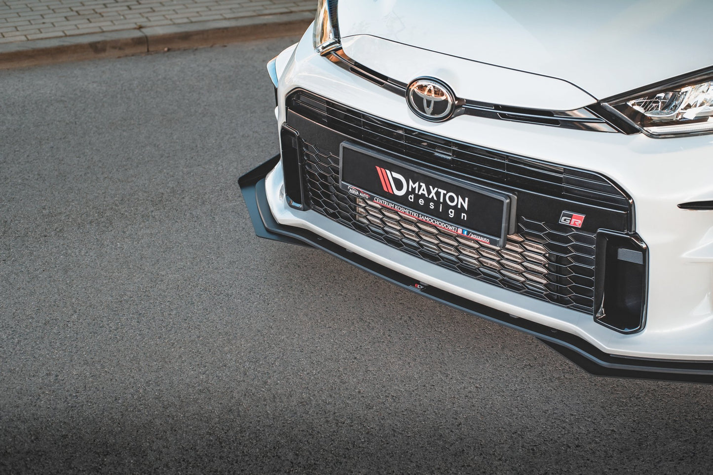 Street pro front splitter + flaps toyota gr yaris mk4