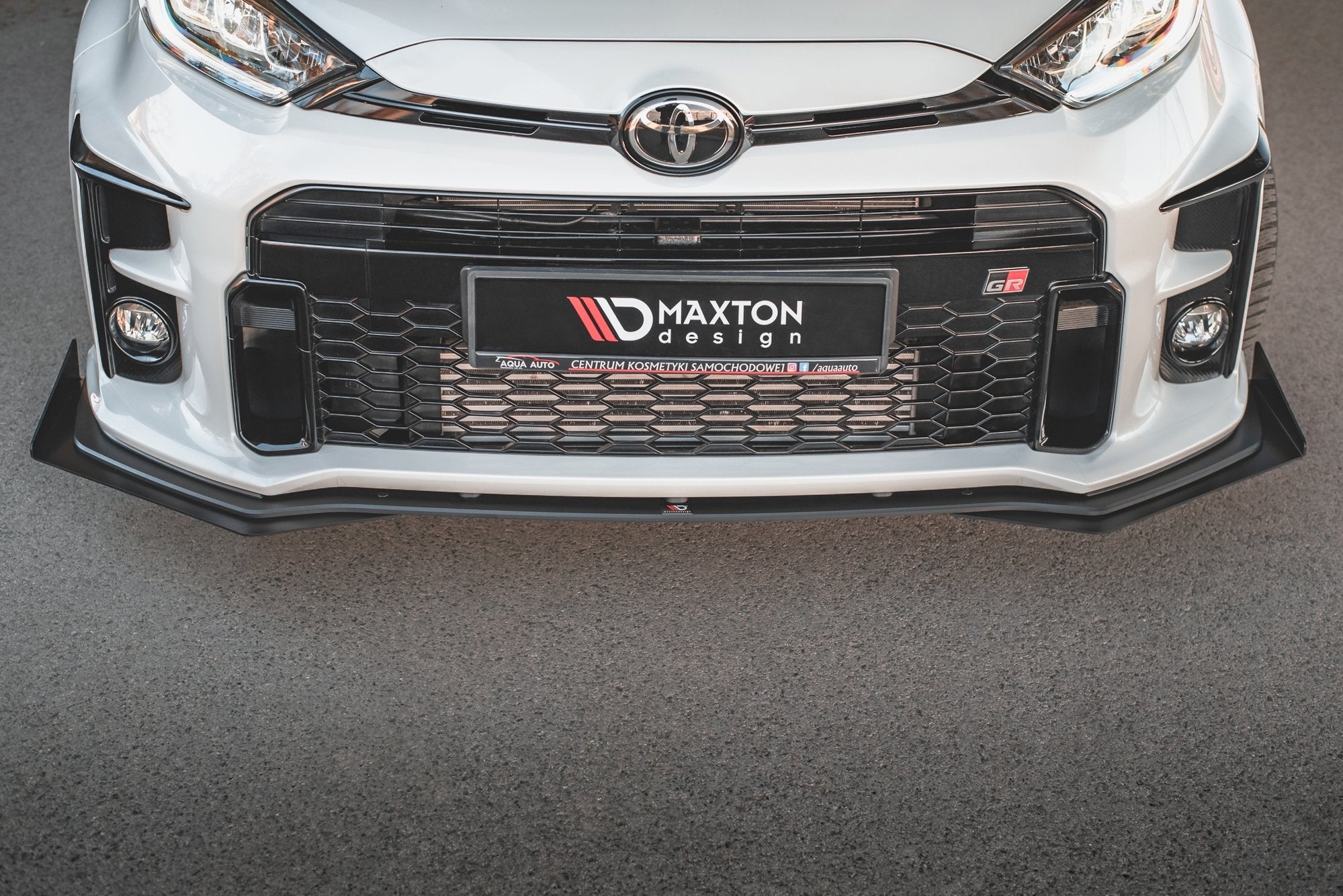 Street pro etujakaja + läpät toyota gr yaris mk4