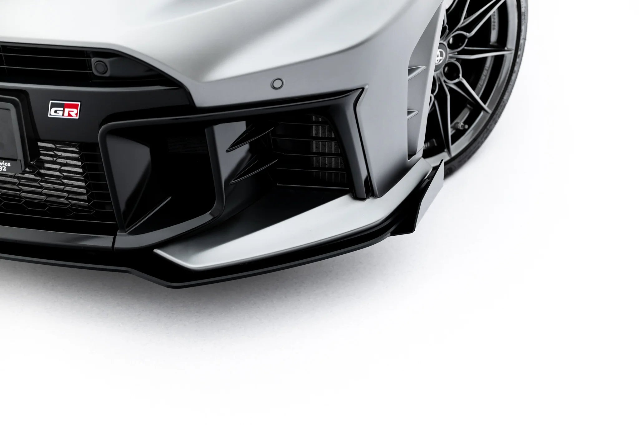 Street pro front splitter + klaffer toyota gr yaris mk4 ansiktsløftning