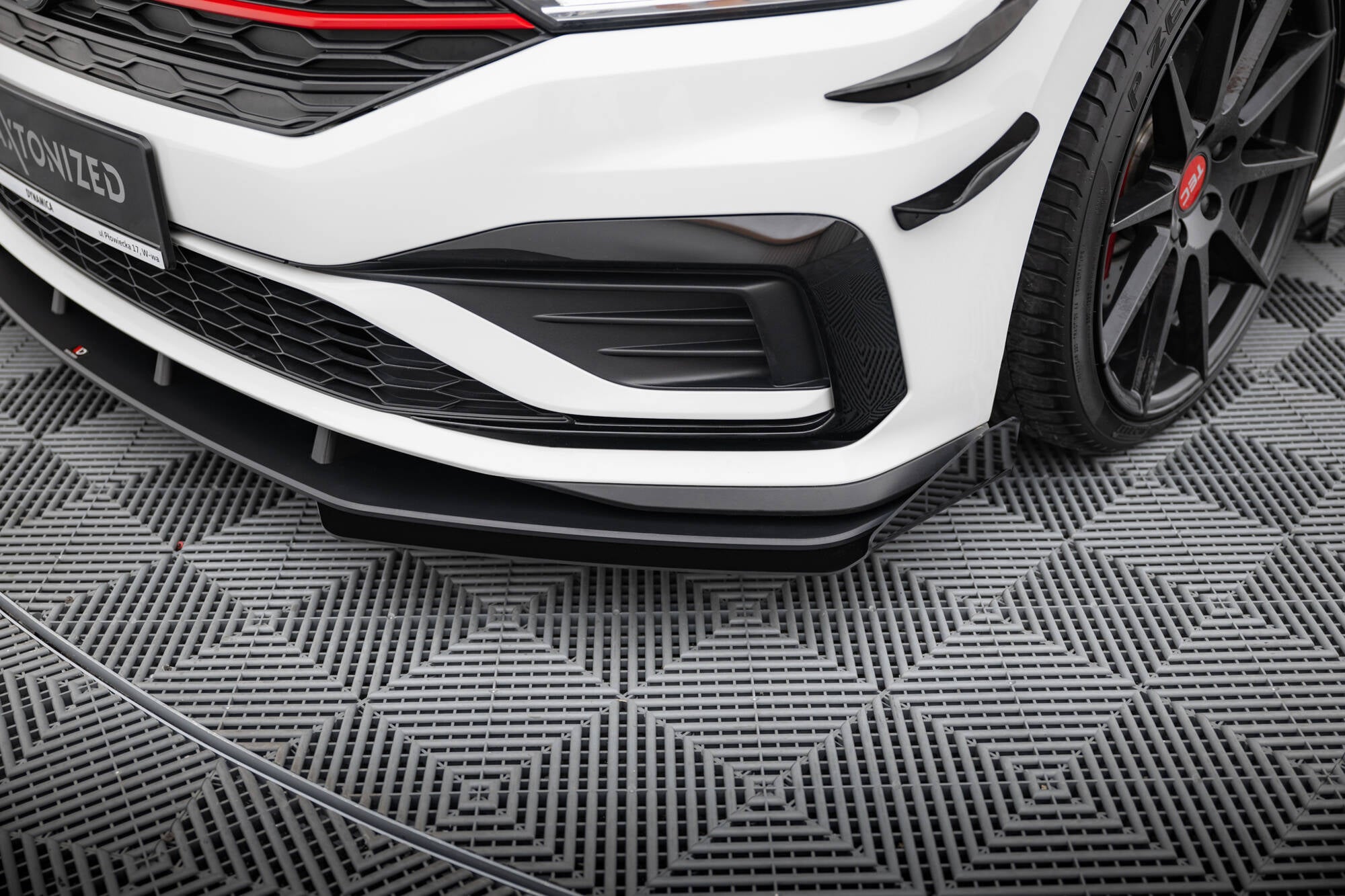 Street Pro Front Splitter + Flaps Volkswagen Jetta Gli Mk7