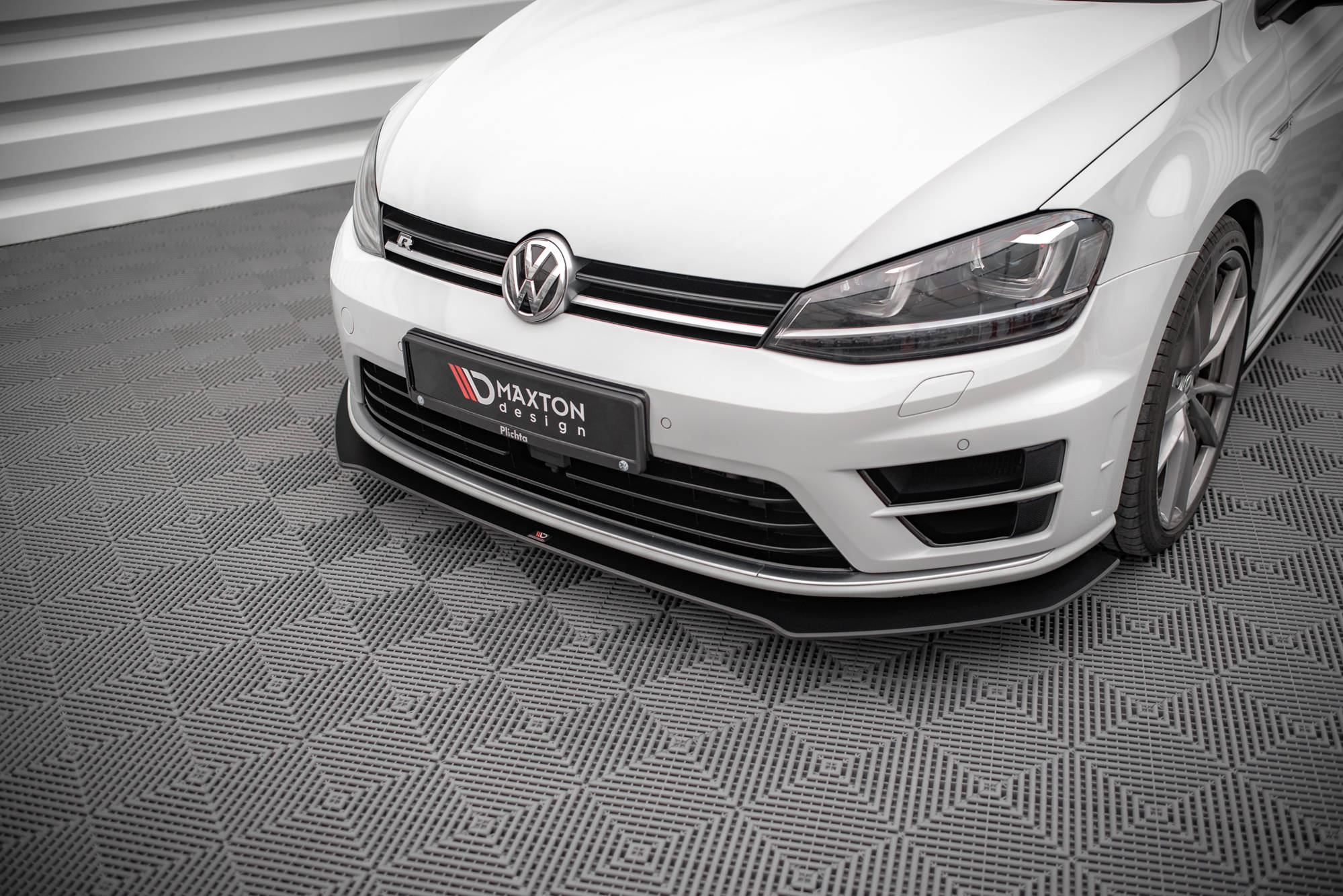 Street pro front splitter v.1 volkswagen golf r mk7