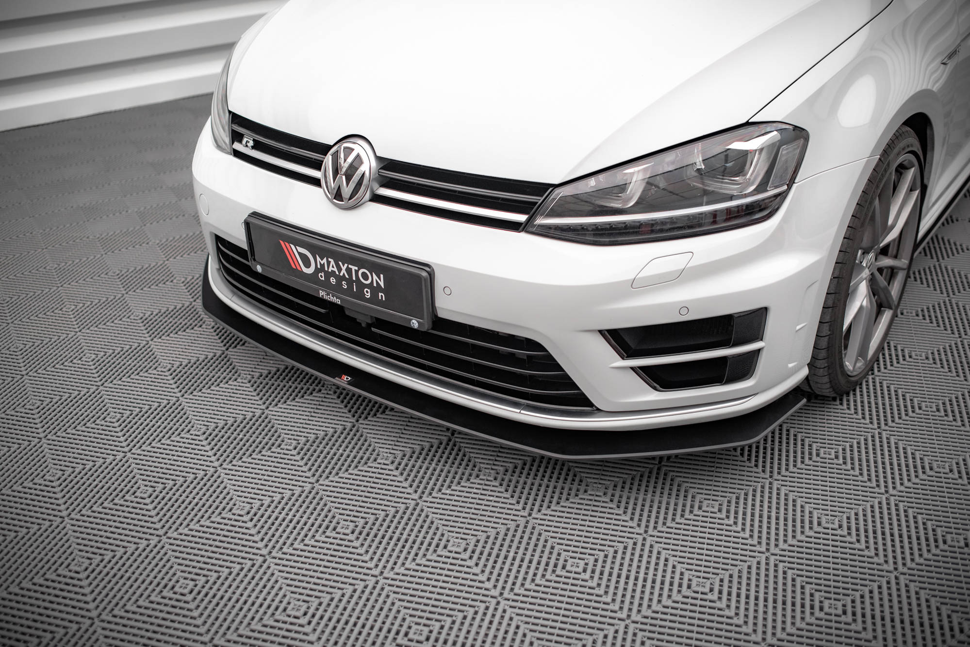 Street pro front splitter v.2 volkswagen golf r mk7
