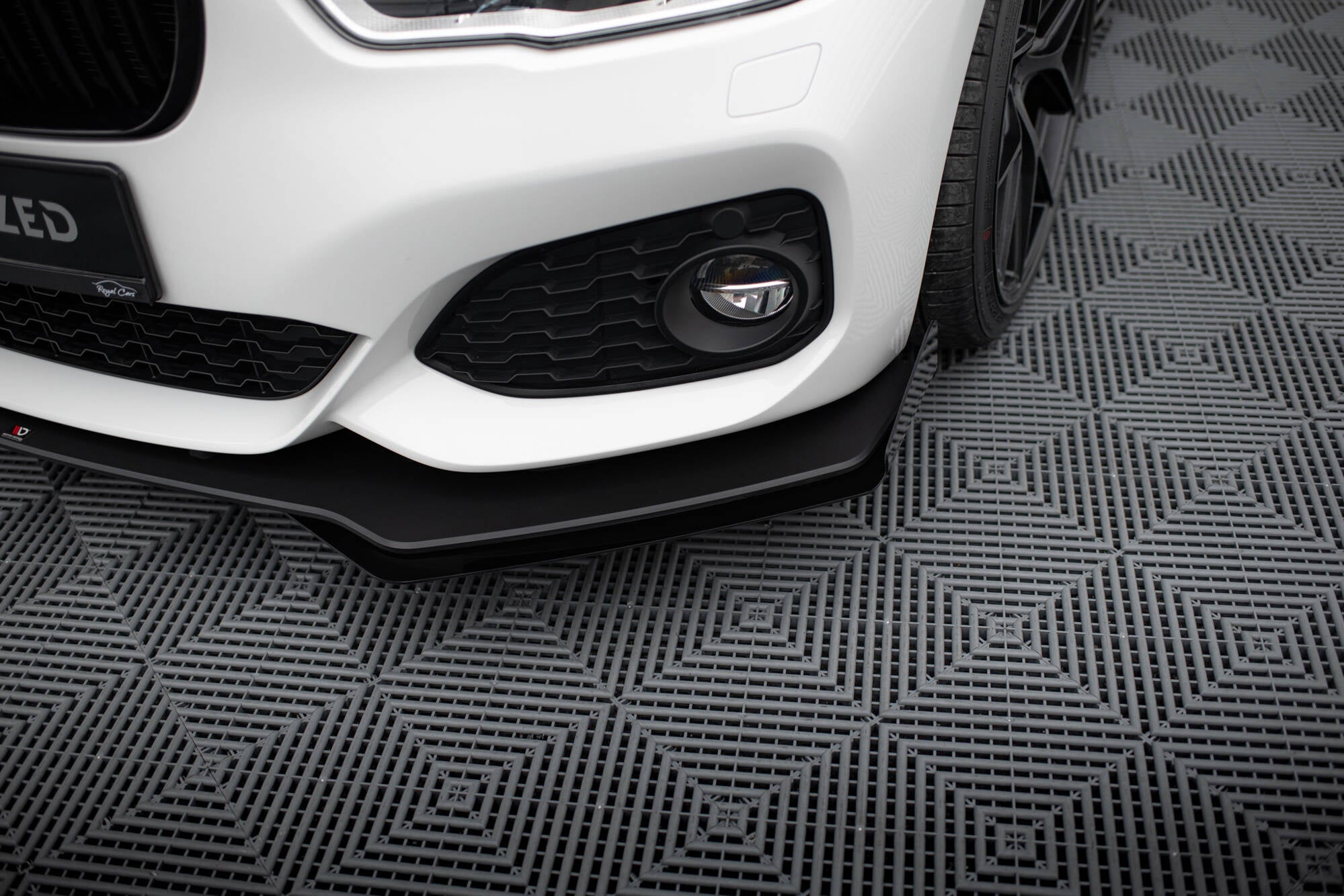 Street Pro Front Splits v.3 + flapper til BMW 1 F20 M-Pack Facelift / M140i