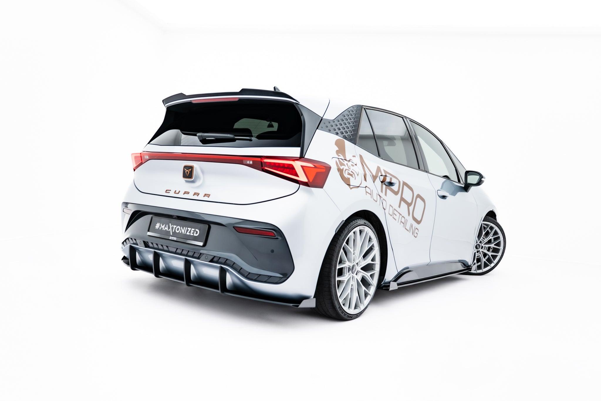 Street Pro takadiffuusori + läpät Cupra Born mk1:lle