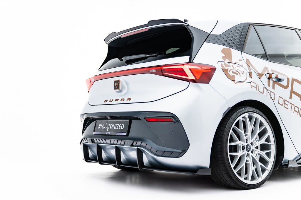 Street Pro takadiffuusori + läpät Cupra Born mk1:lle