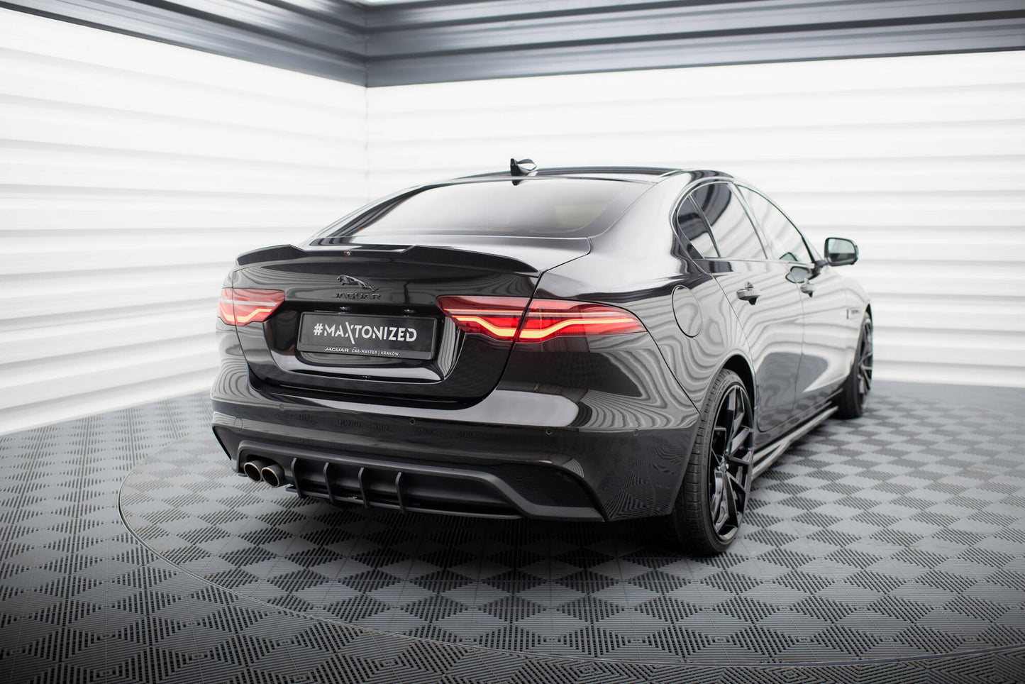 Street pro rear diffuser jaguar xe x760 facelift