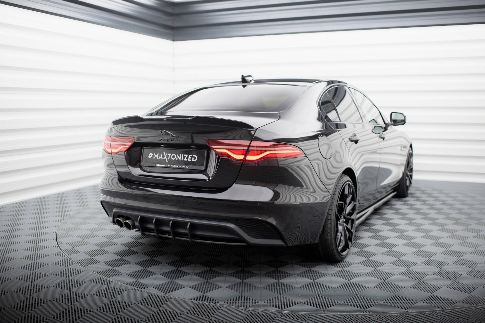 Street pro rear diffuser jaguar xe x760 facelift