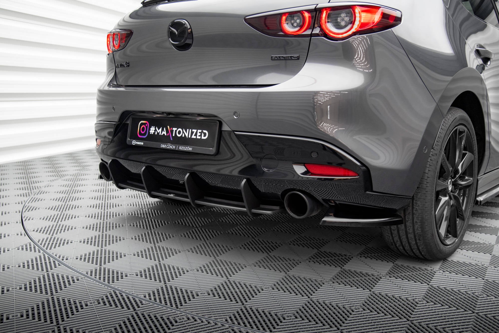 Street pro rear diffuser mazda 3 mk4