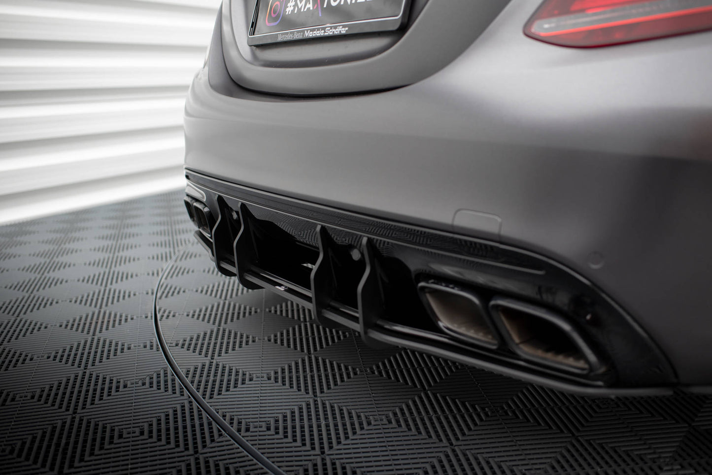 Street pro rear diffuser mercedes-amg c63 sedan / estate w205 facelift
