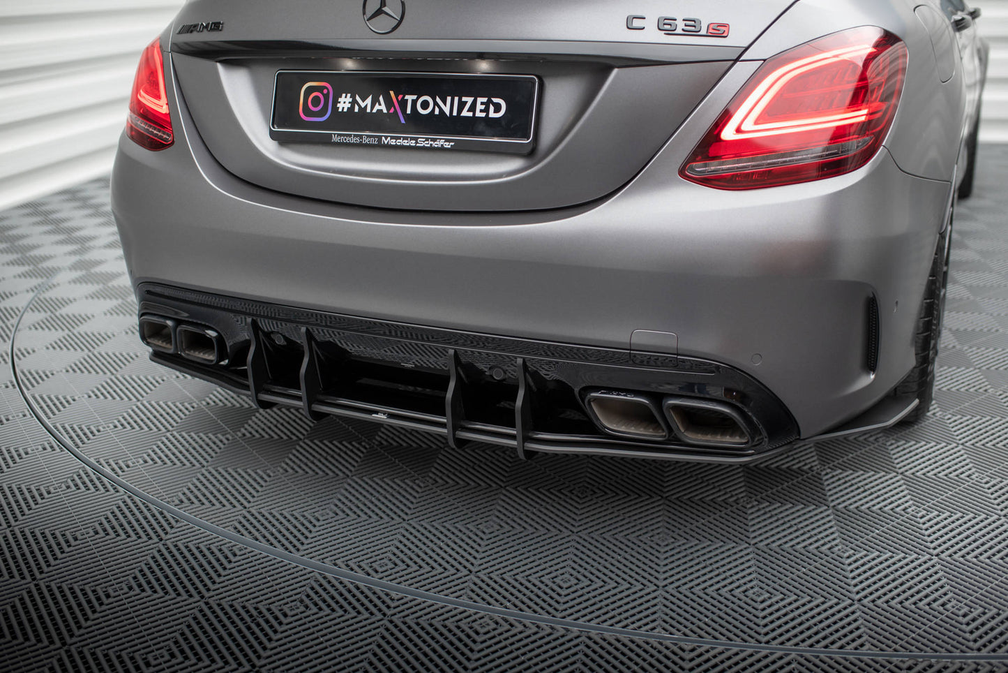 Street pro rear diffuser mercedes-amg c63 sedan / estate w205 facelift