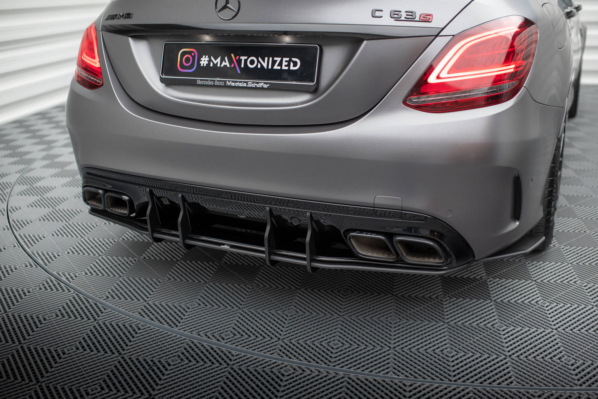 Street pro rear diffuser mercedes-amg c63 sedan / estate w205 facelift