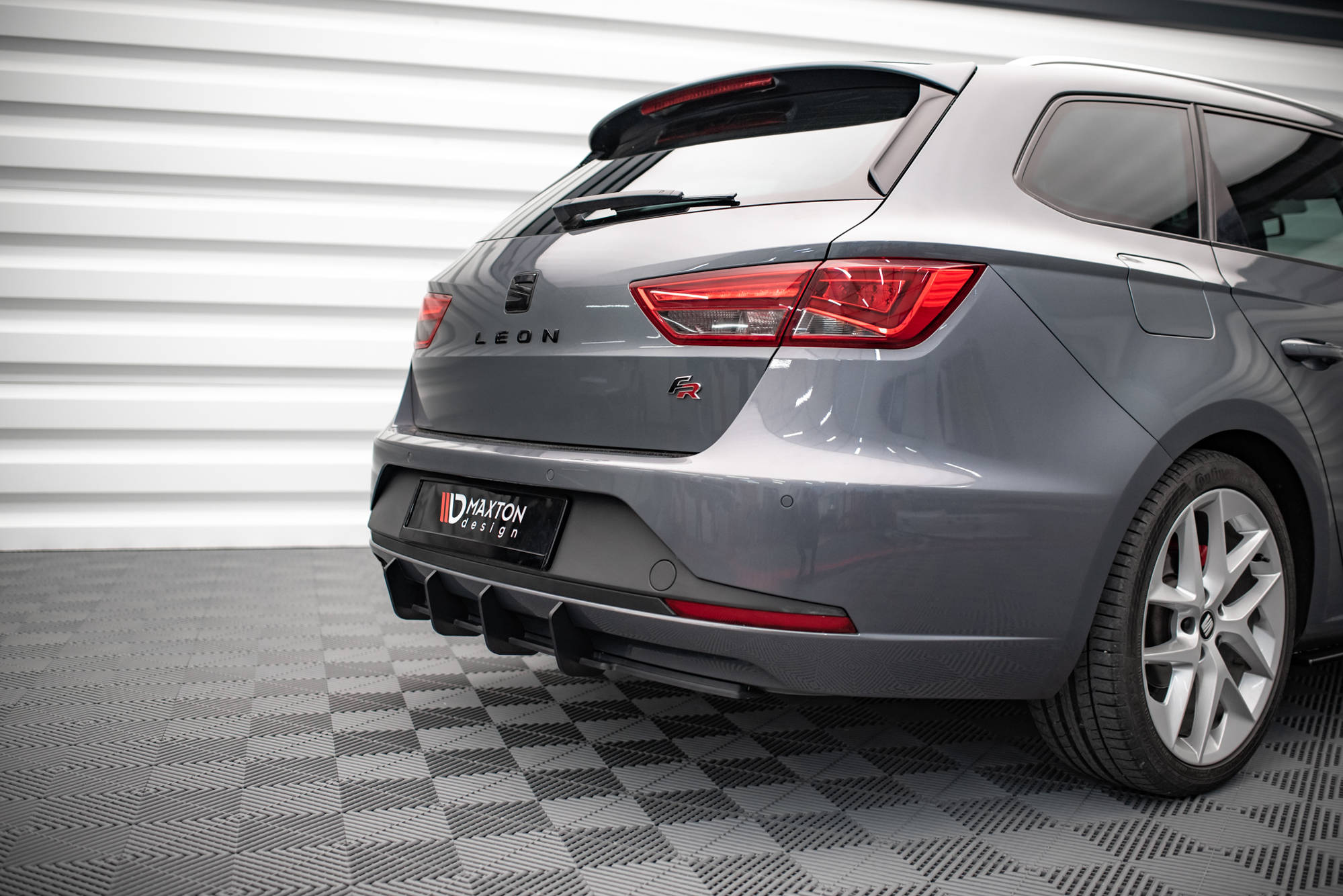 Street Pro takadiffuusori Seat Leon Sports Toureriin mk3