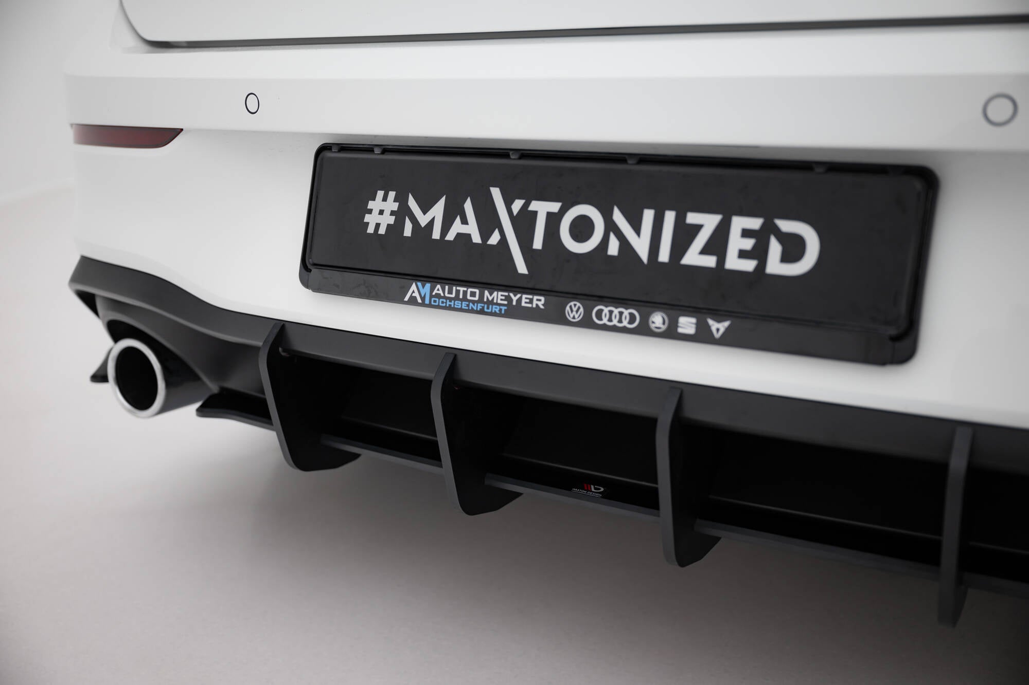 Street pro rear diffuser v.1 volkswagen golf gti mk8