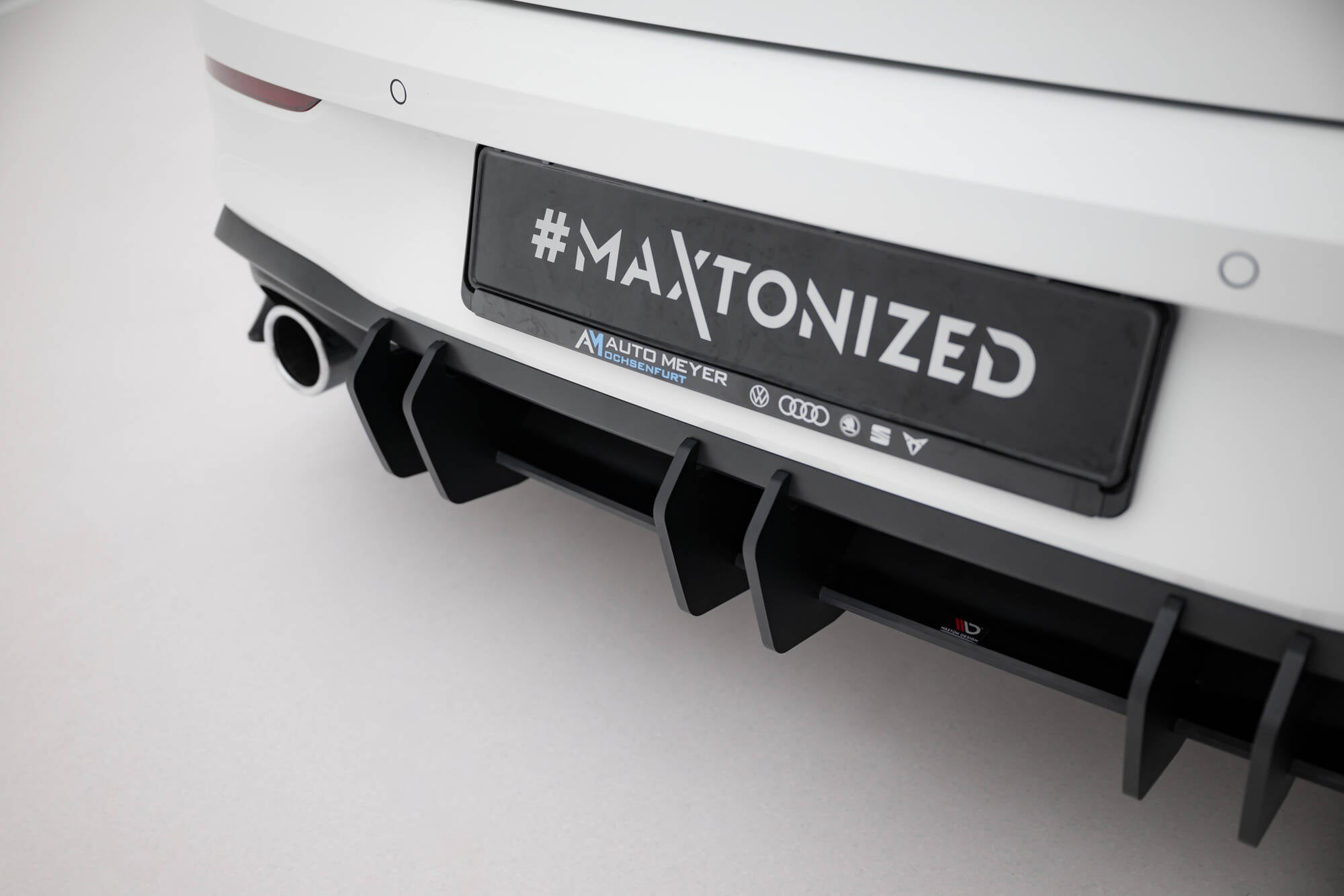 Street pro rear diffuser v.2 volkswagen golf gti mk8