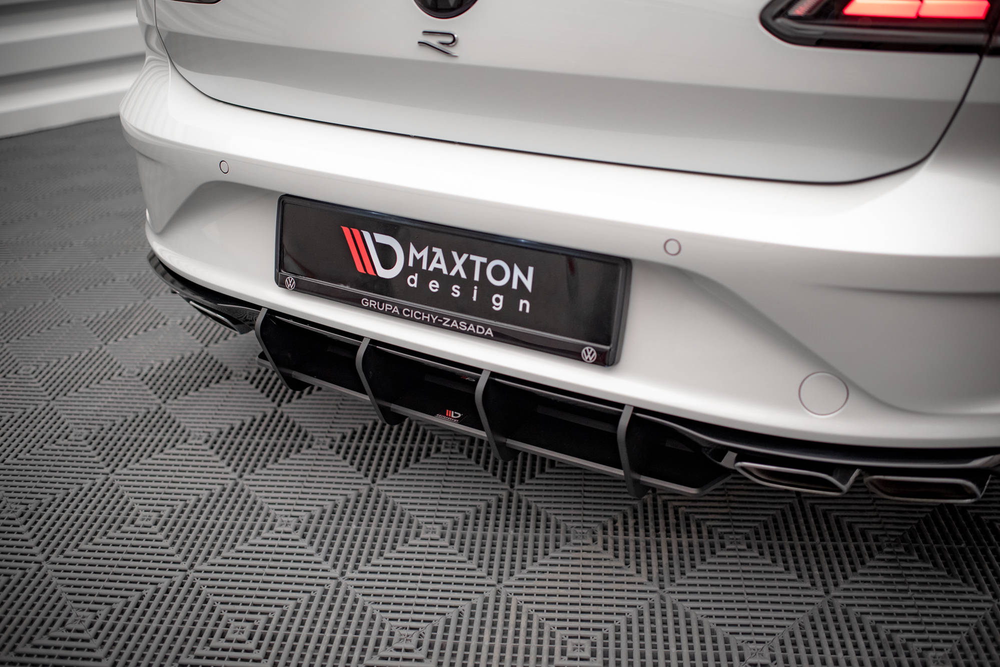 Street pro rear diffuser volkswagen arteon r sedan / shooting brake mk1 faceift