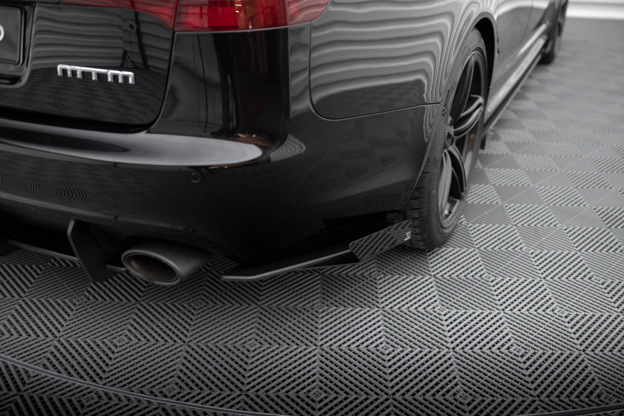 Street Pro bagside Splitters + flapper Audi Rs6 Avant C6