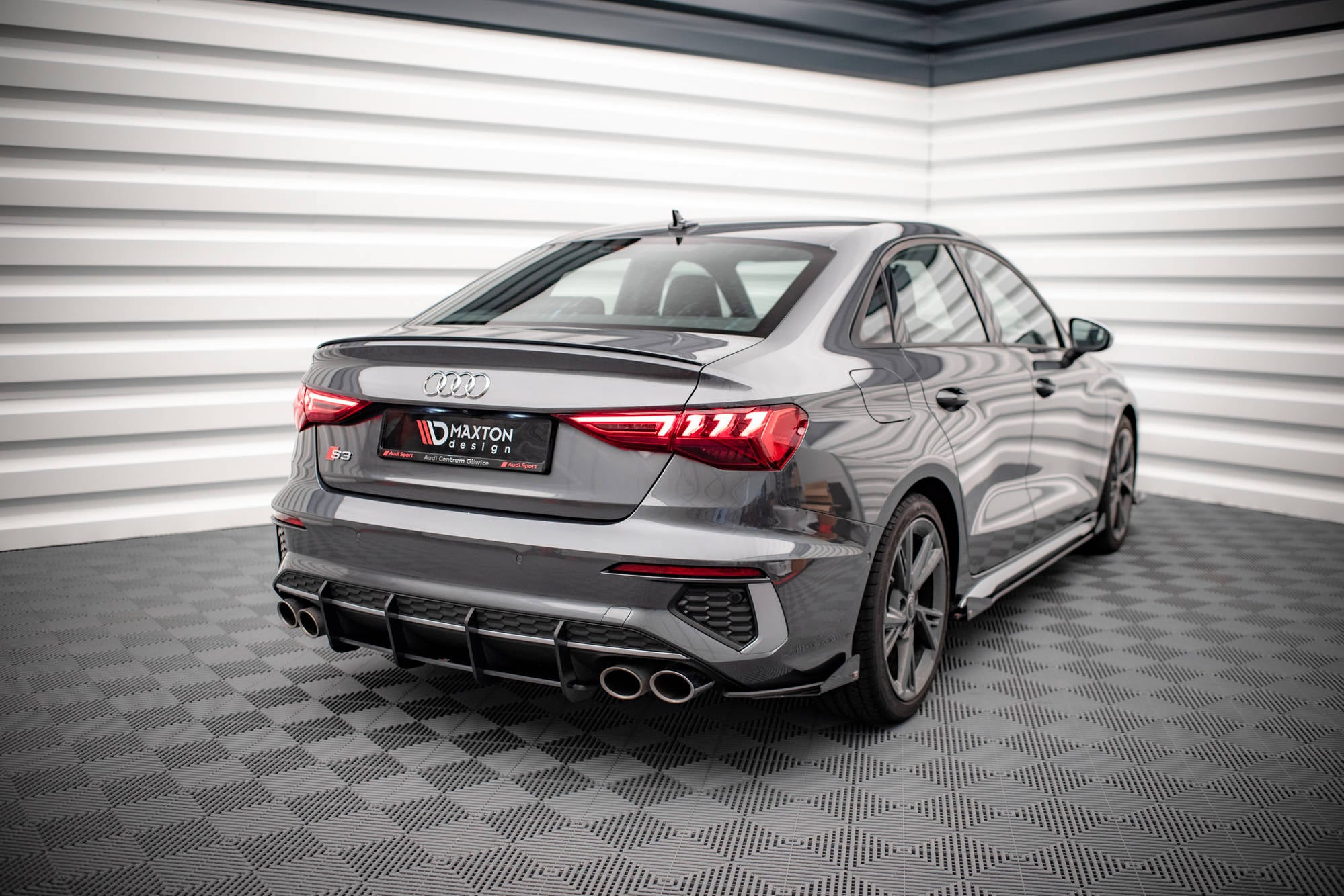 Street Pro TAKA -SIVUSTERIT + FLAMS Audi S3: n jälkeen 8y